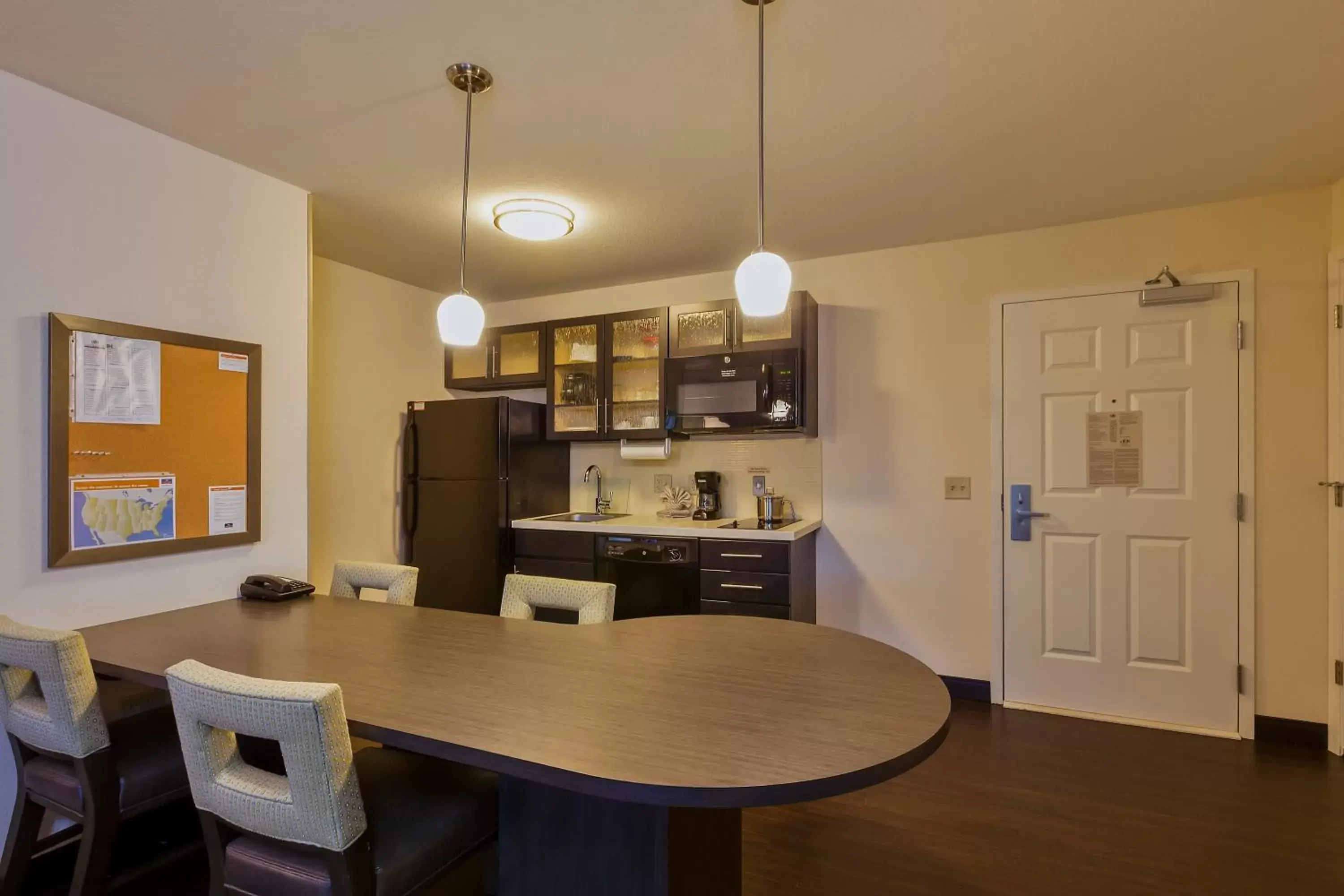 Bedroom, Kitchen/Kitchenette in Candlewood Suites Tucson, an IHG Hotel