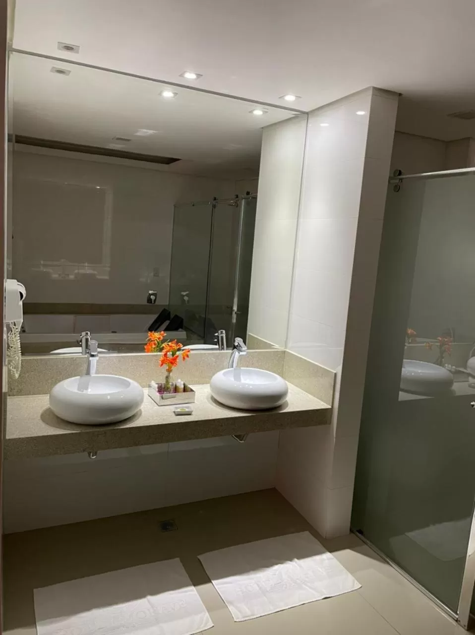 Bathroom in Hotel Mohave