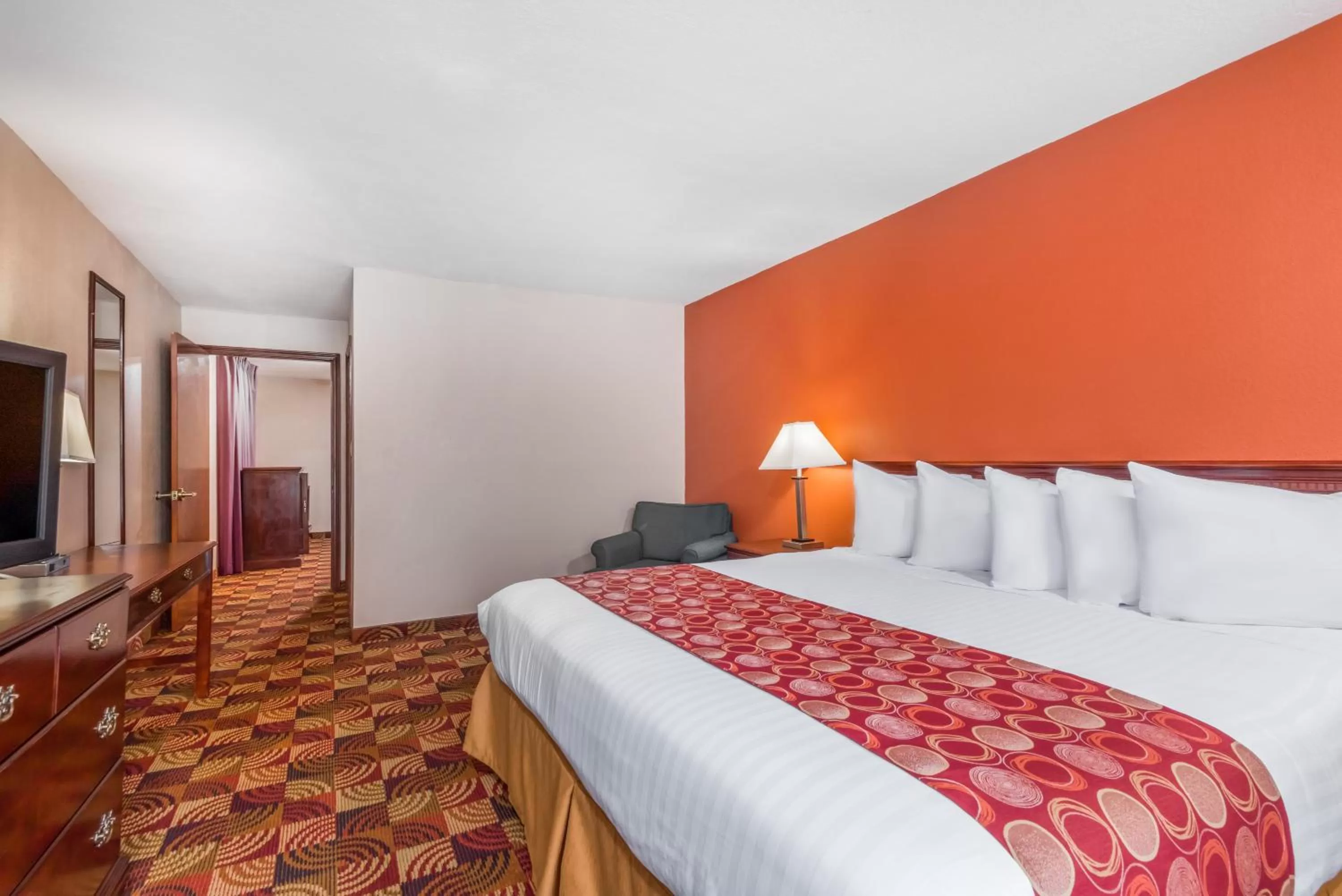 King Suite - Non-Smoking in Baymont by Wyndham Plainfield/ Indianapolis Arpt Area