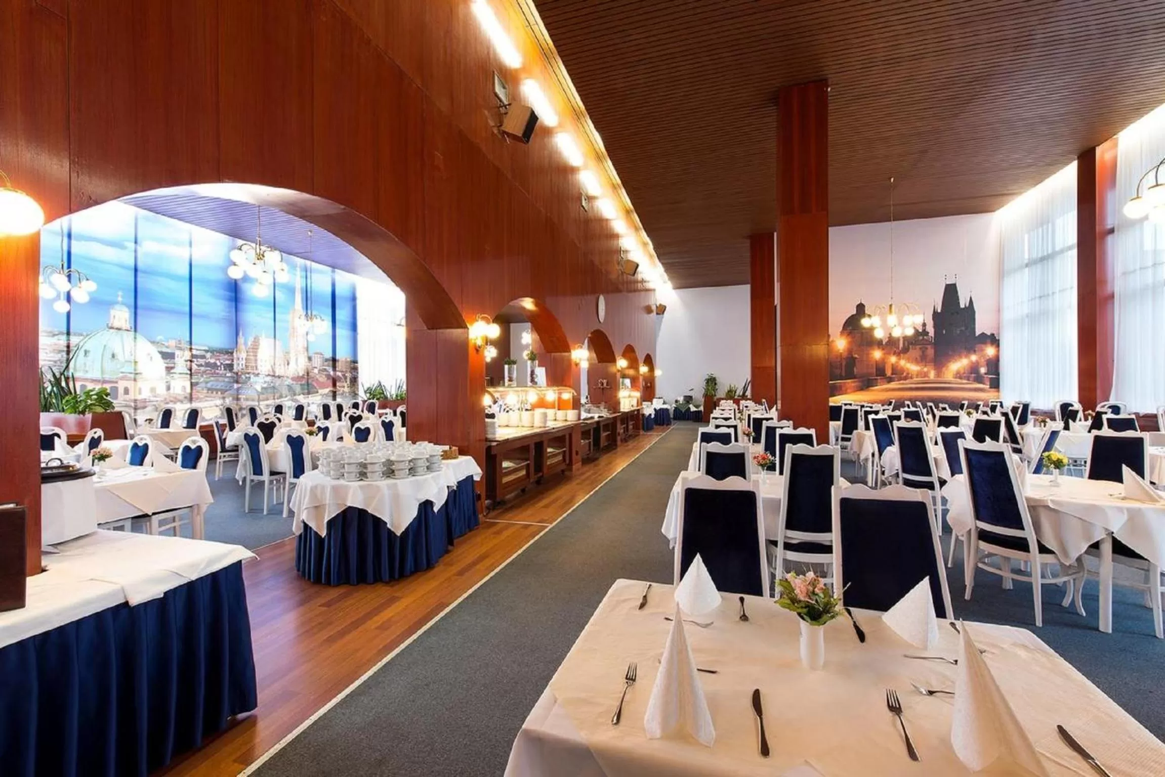 Restaurant/places to eat in Ensana Splendid