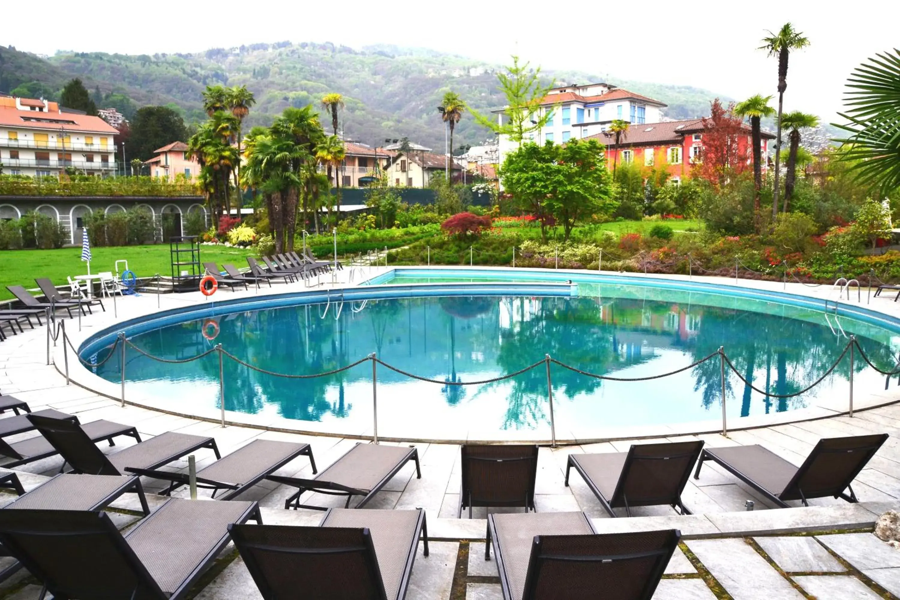 Swimming Pool in Hotel Milan Speranza Au Lac