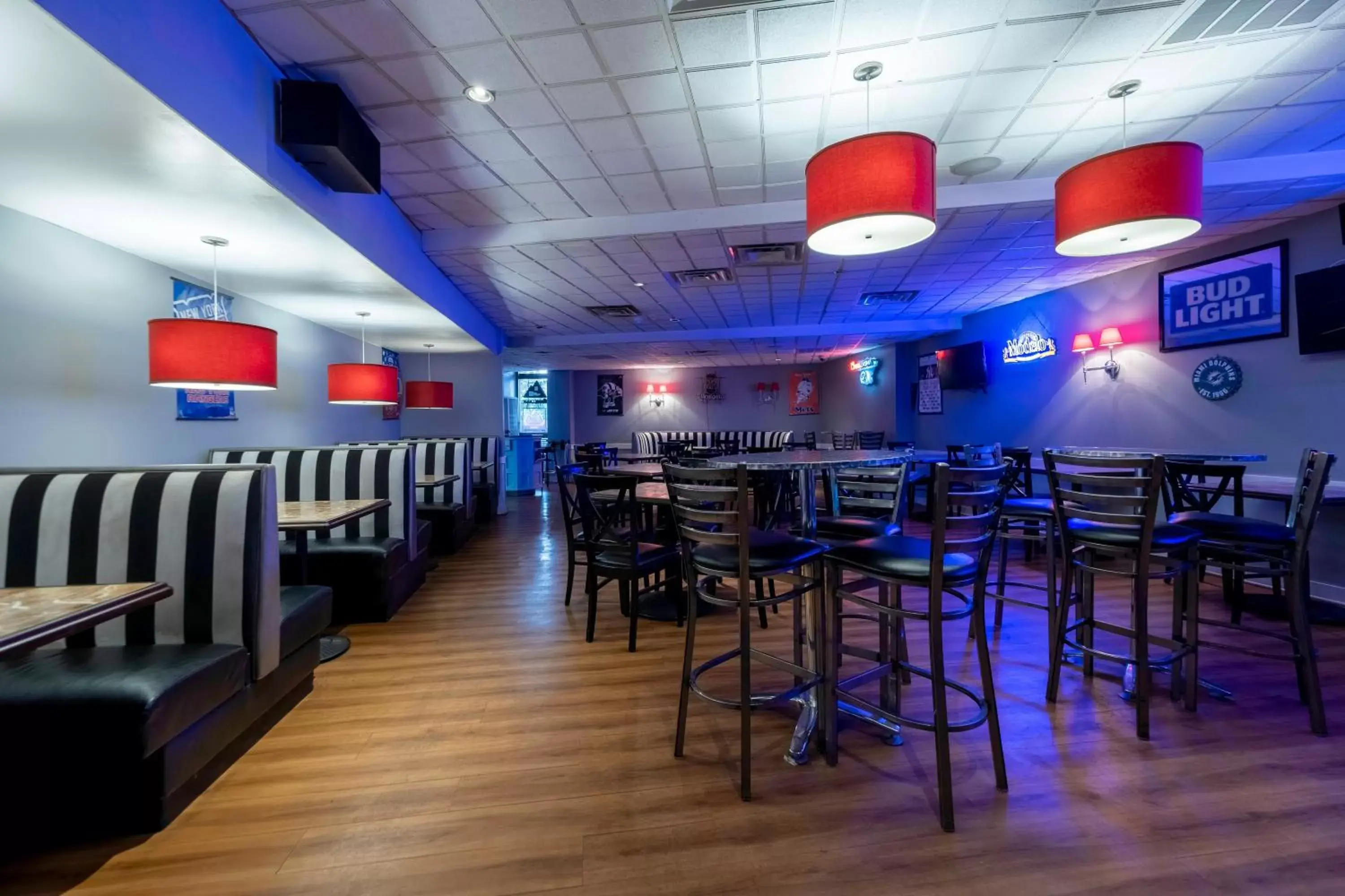 Lounge or bar, Restaurant/Places to Eat in Red Roof Inn PLUS Newark Liberty Airport - Carteret