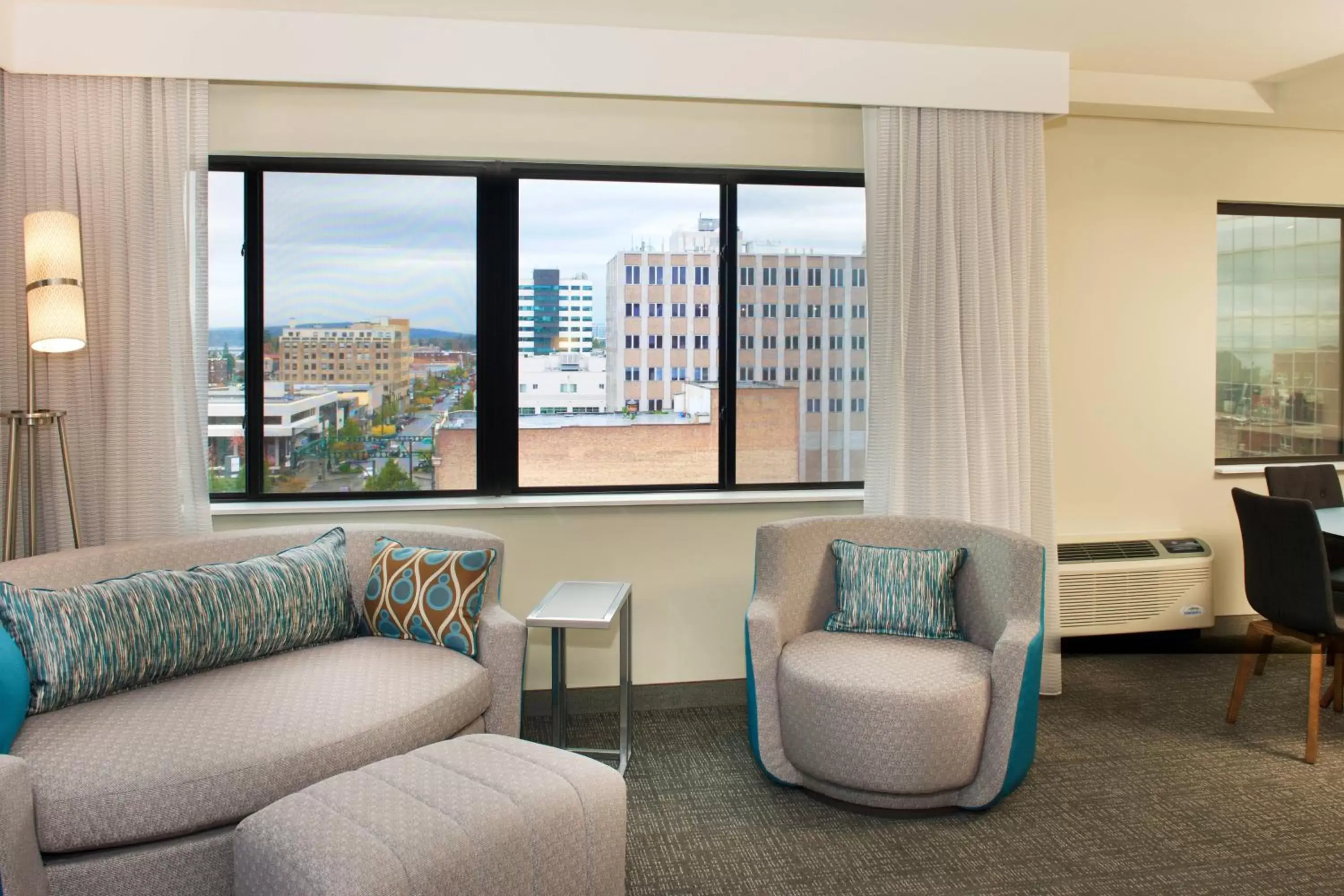 Living room, Seating Area in Courtyard by Marriott Seattle Everett Downtown