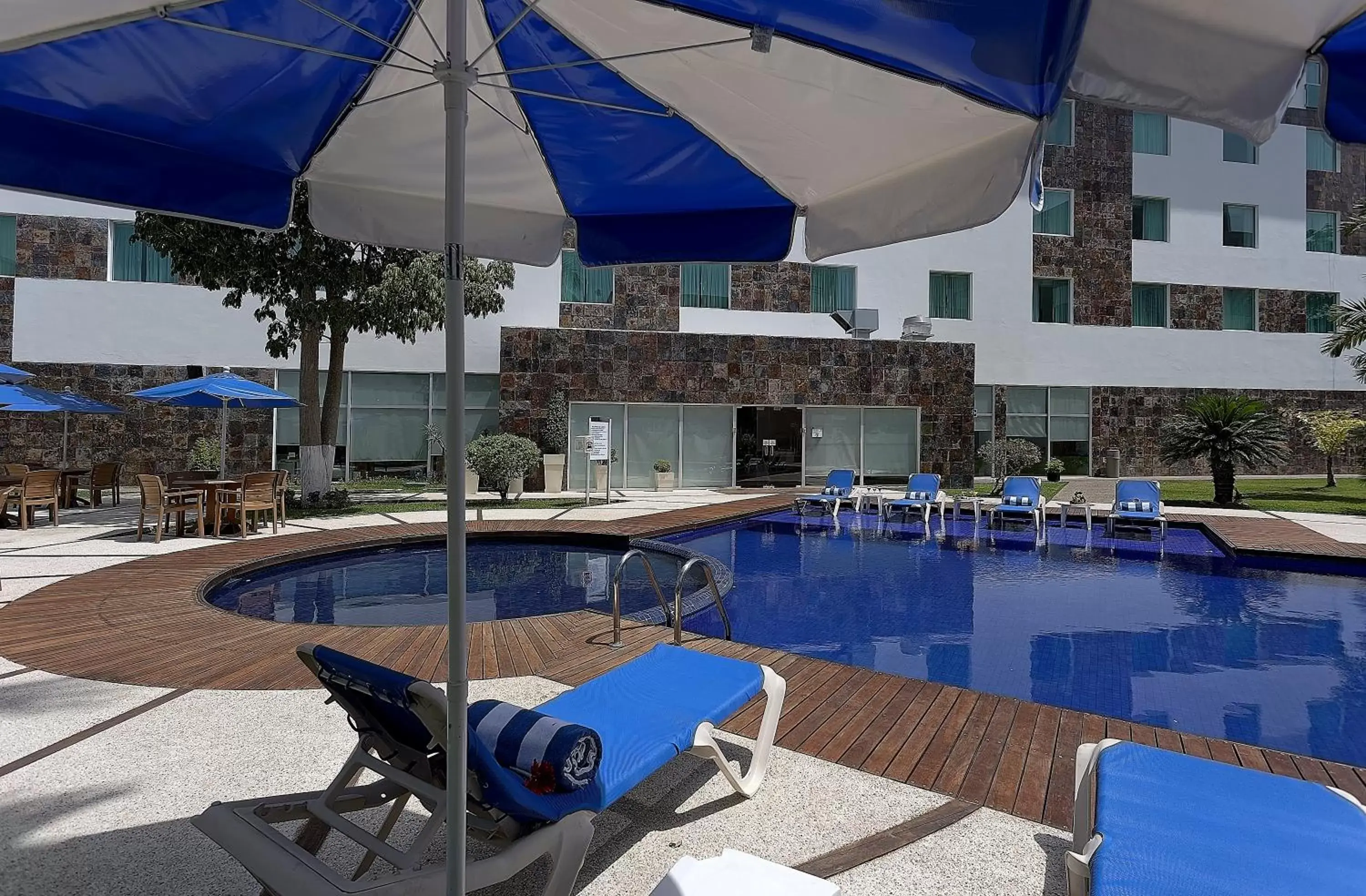 Swimming Pool in Holiday Inn Express Villahermosa, an IHG Hotel