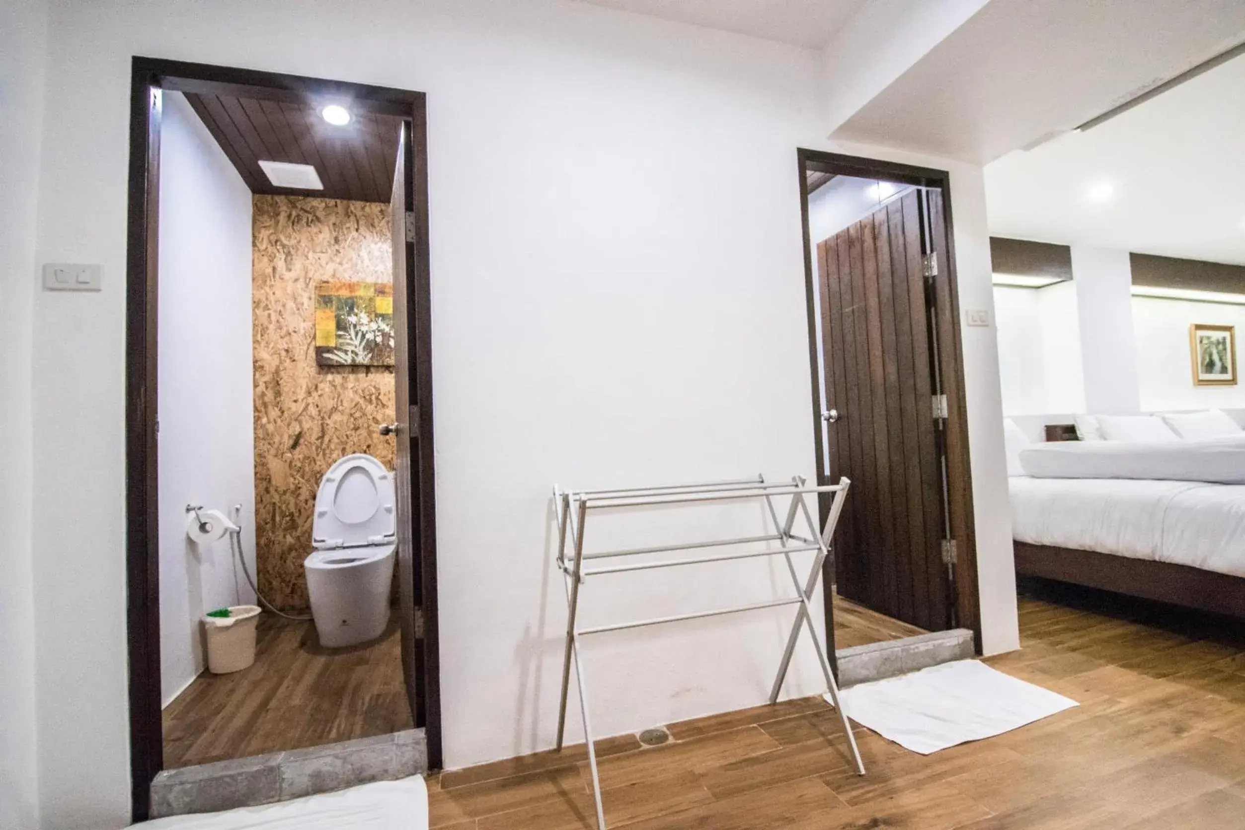 Bathroom in Baantalay Thungwualaen Hotel