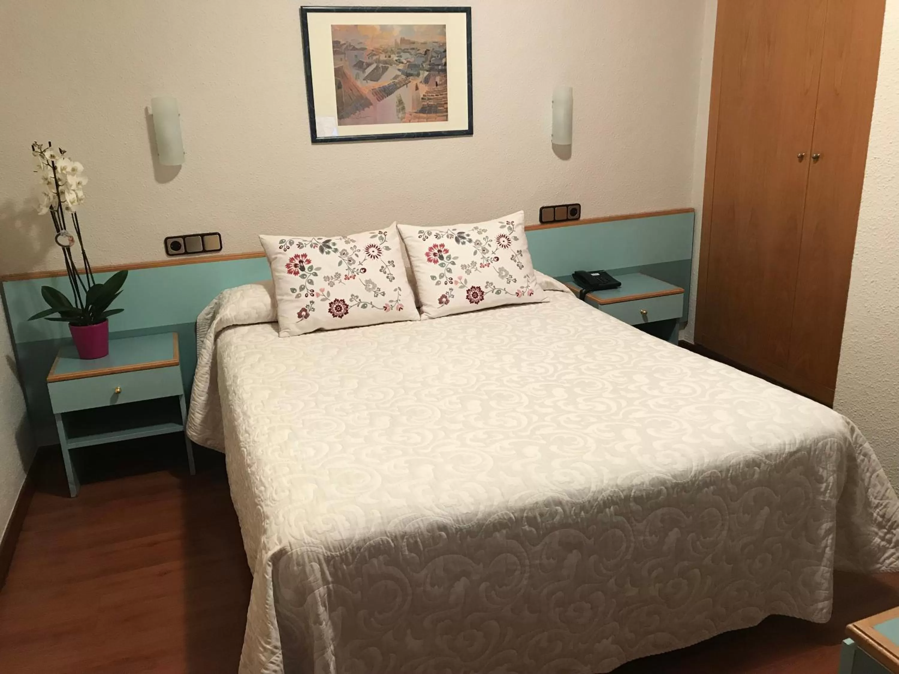 Photo of the whole room, Bed in Hotel Pelayo