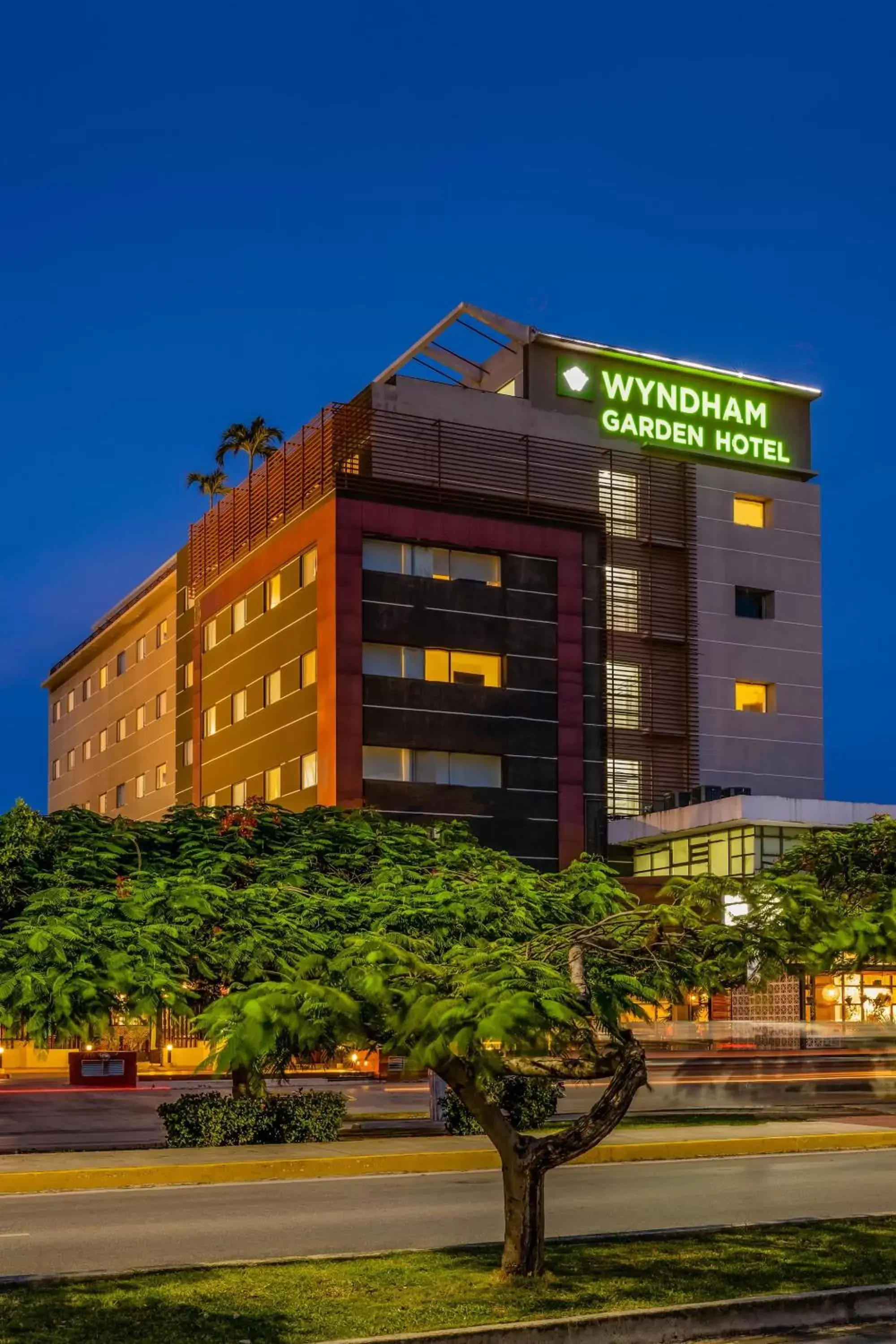 Property Building in Wyndham Garden Cancun Downtown