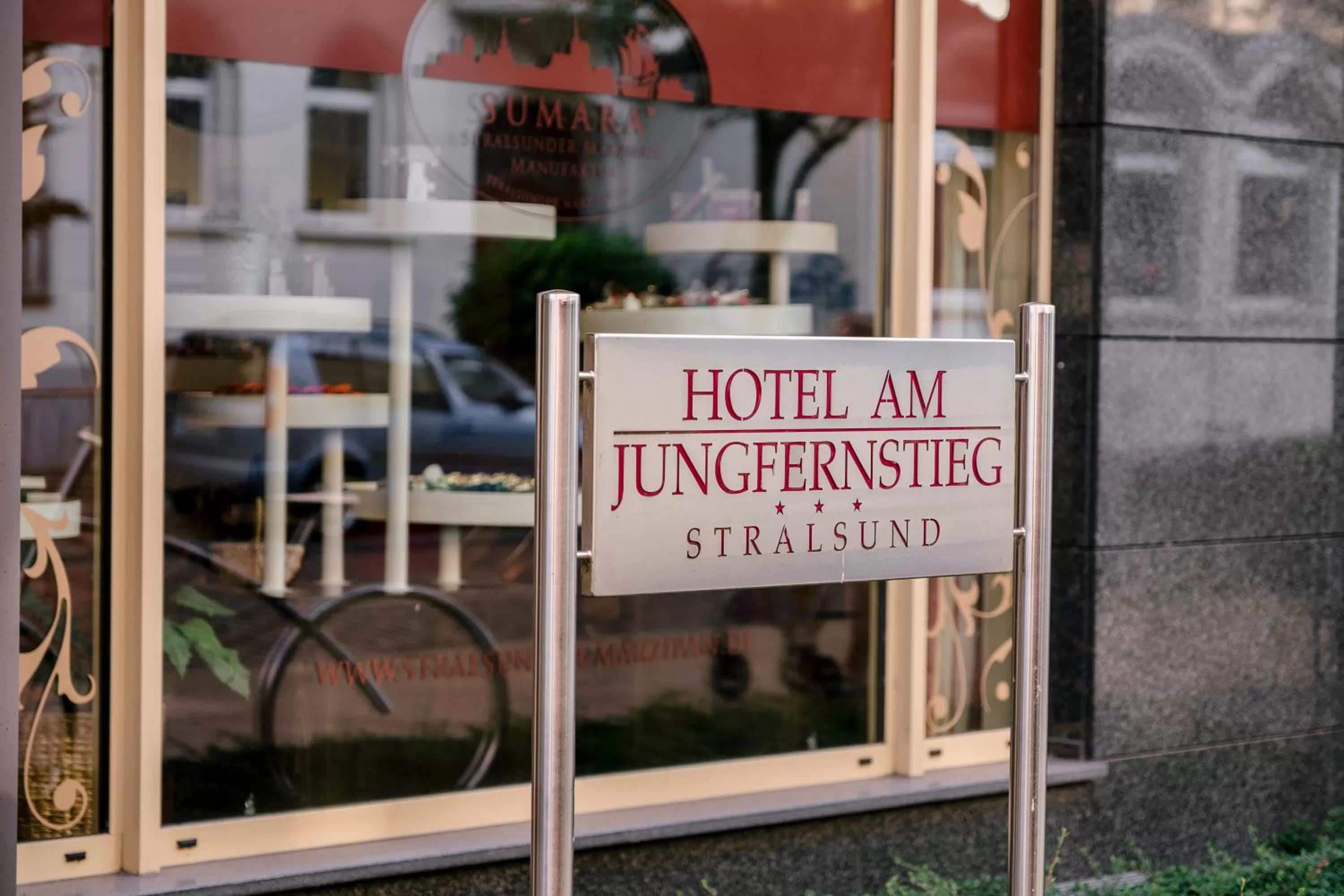Facade/entrance in Hotel am Jungfernstieg