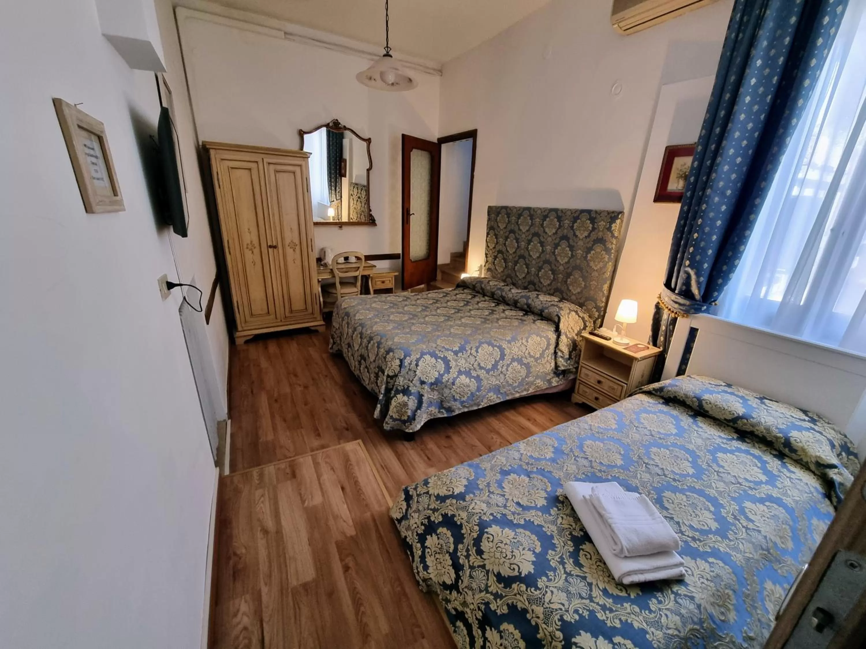 Photo of the whole room, Bed in Albergo Casa Peron