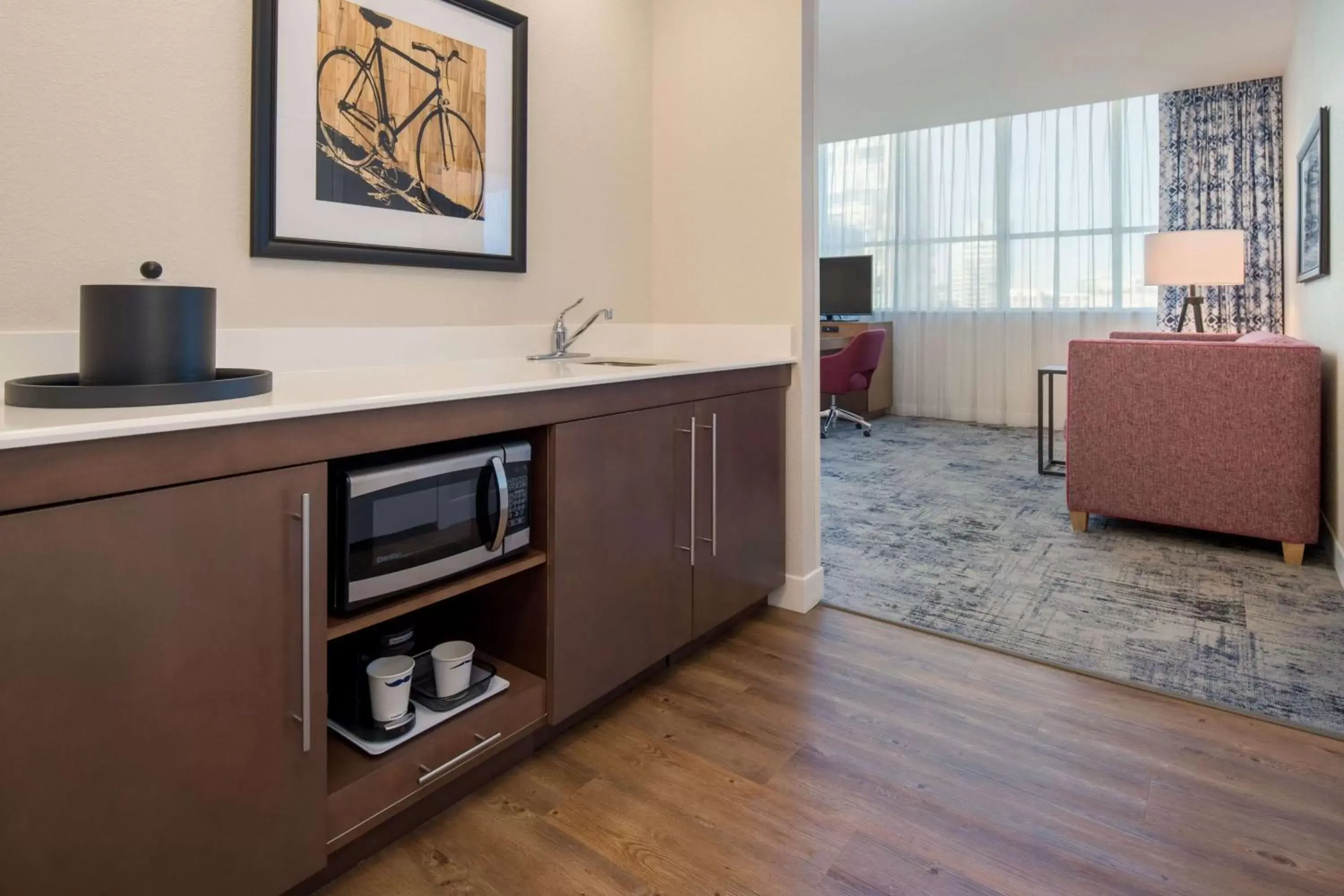 Photo of the whole room, Kitchen/Kitchenette in Hampton Inn And Suites By Hilton Portland-Pearl District