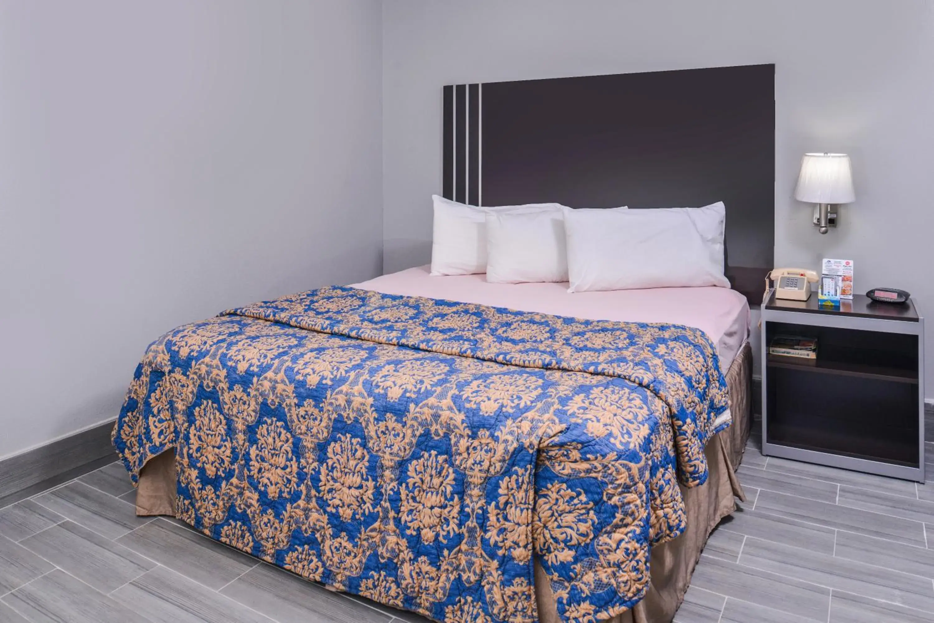 Bed in Express Inn Weslaco/Mercedes Bed in Express Inn Weslaco/Mercedes