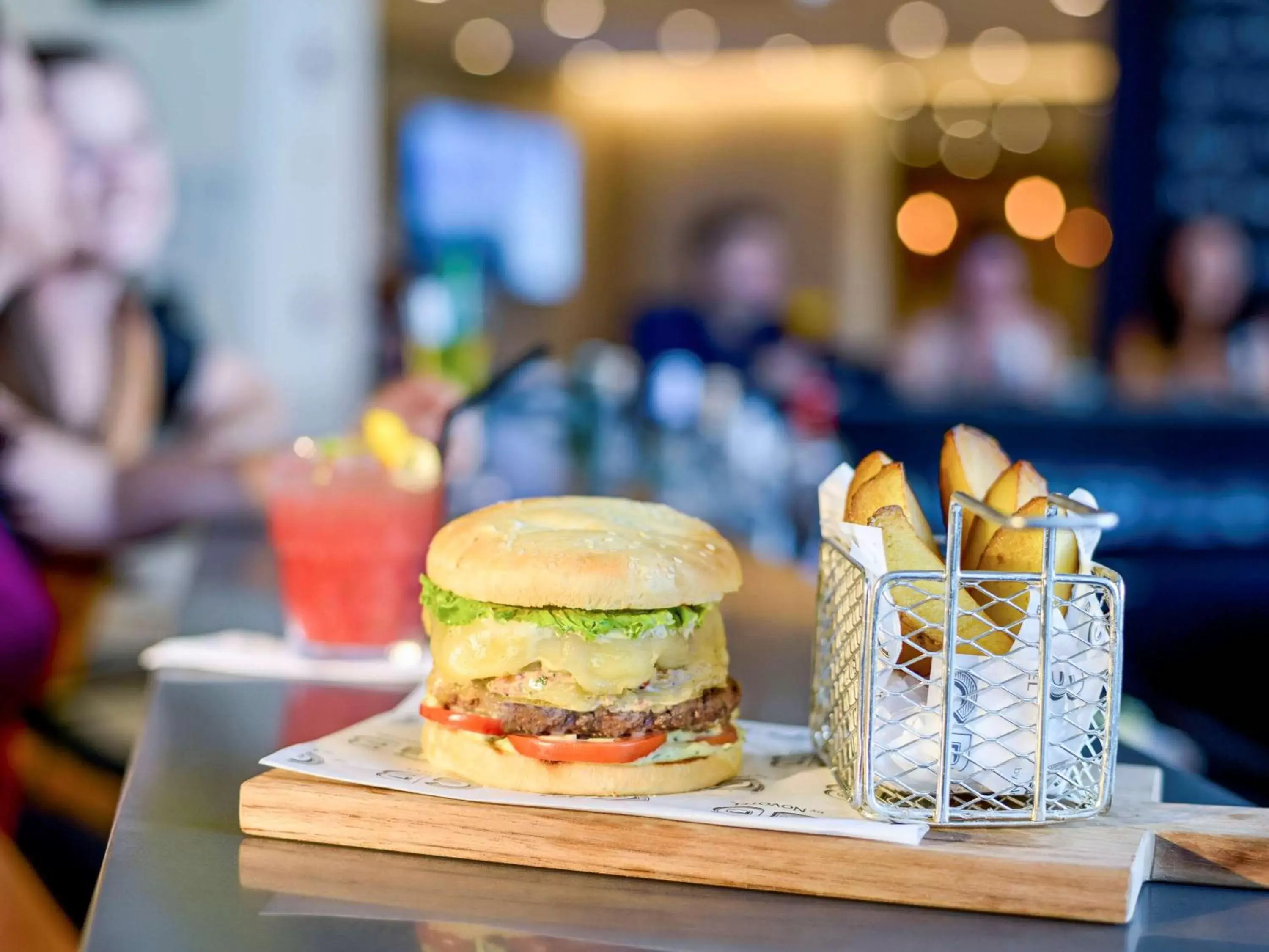 Lounge or bar, Food in Novotel Sorocaba