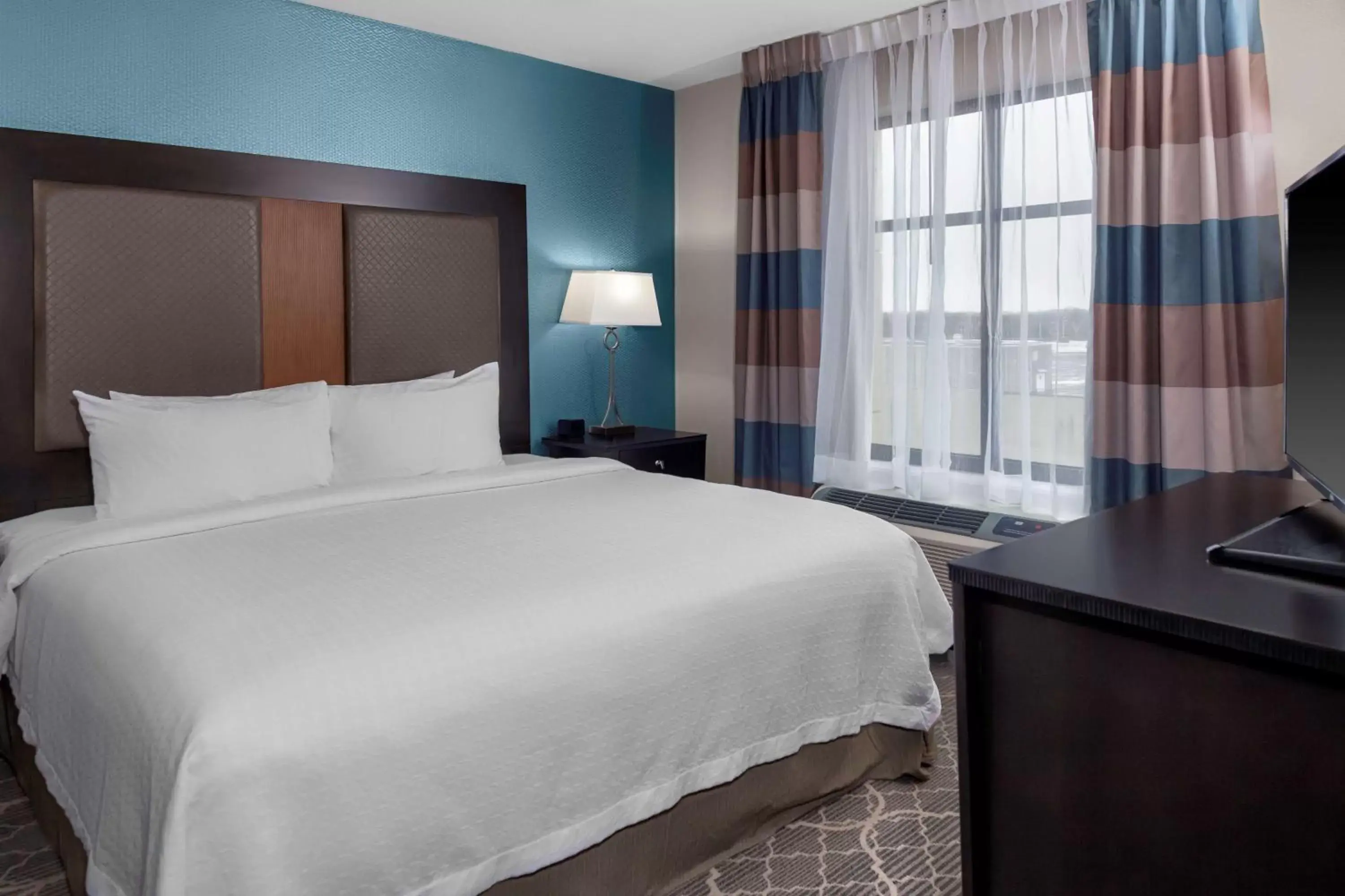 Bed in Homewood Suites By Hilton Wauwatosa Milwaukee