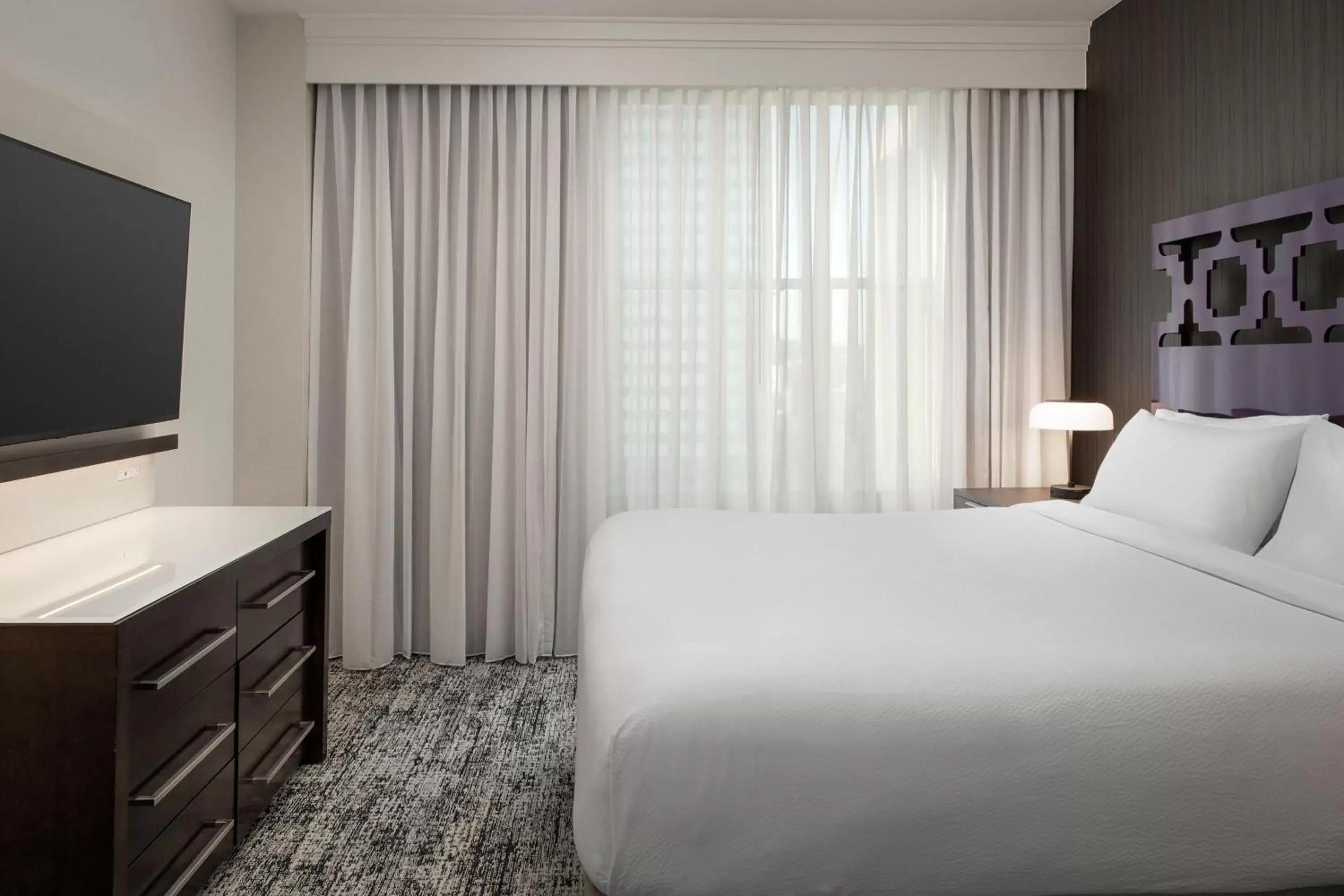 Bedroom, Bed in Courtyard by Marriott San Diego Downtown