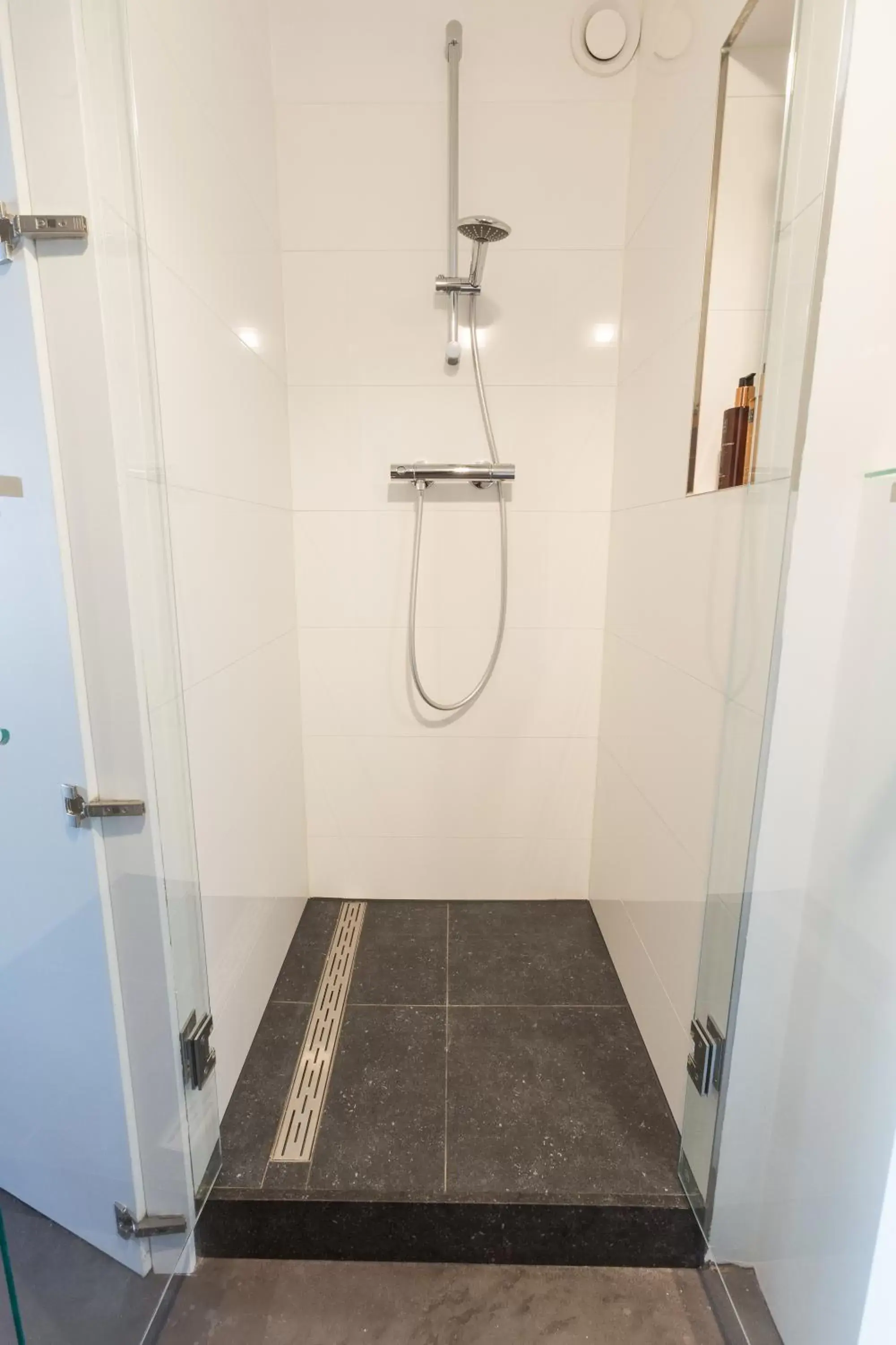 Shower, Bathroom in De Hoendervorst