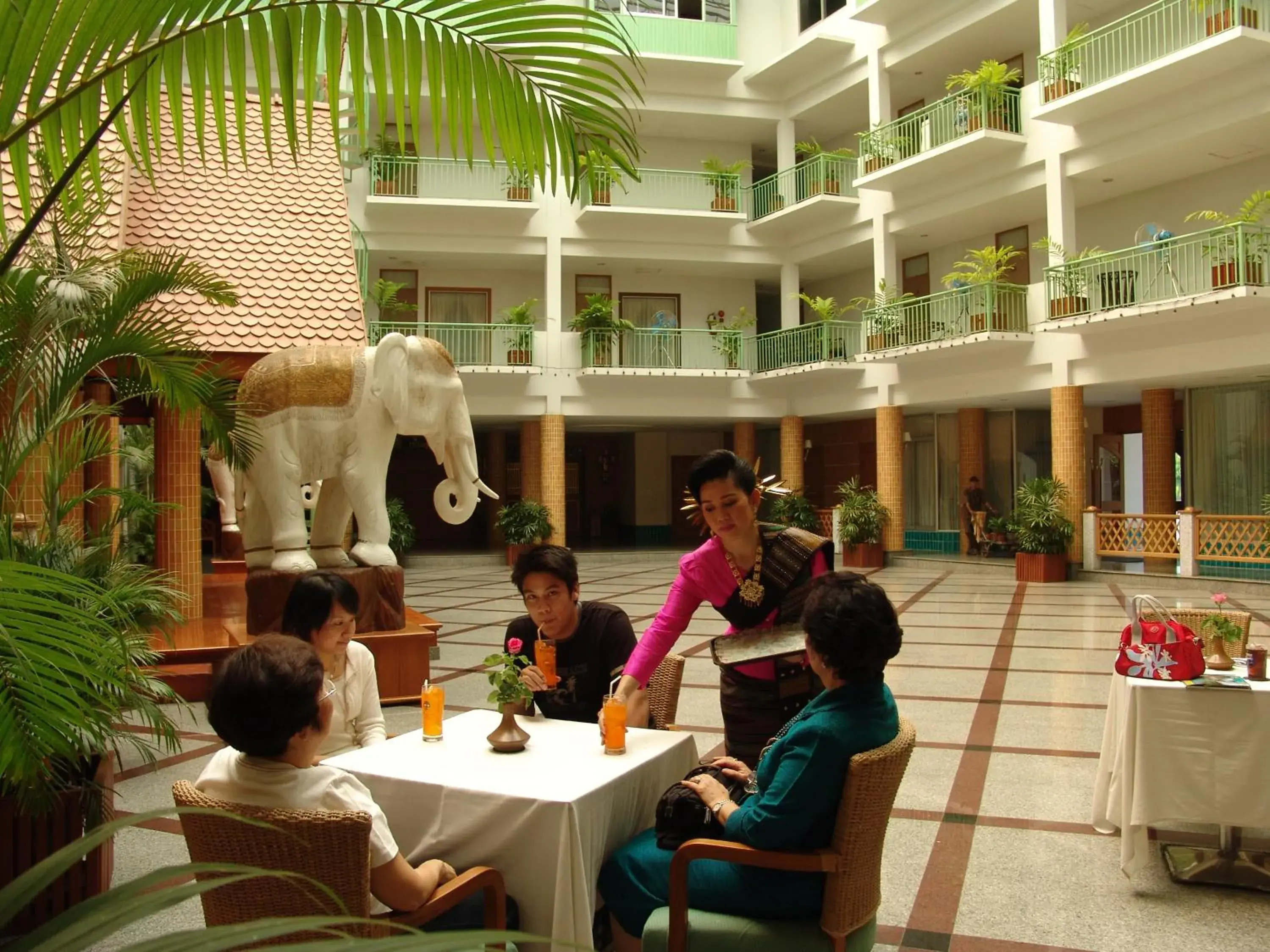 Restaurant/places to eat in Dhevaraj Hotel