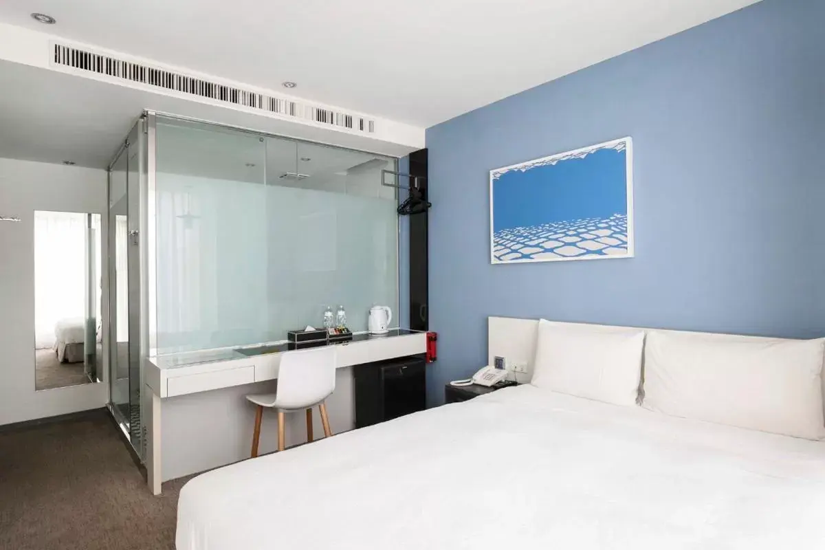 Photo of the whole room, Bed in CityInn Hotel Taipei Station Branch III