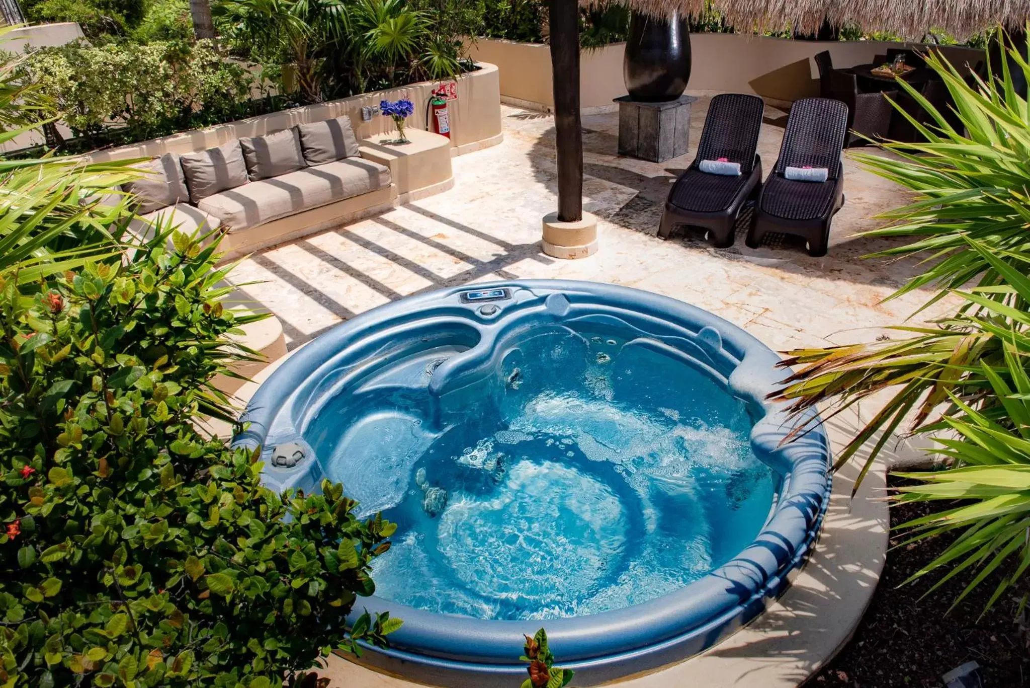 Patio, Swimming Pool in El Taj Oceanfront and Beachside Condo Hotel