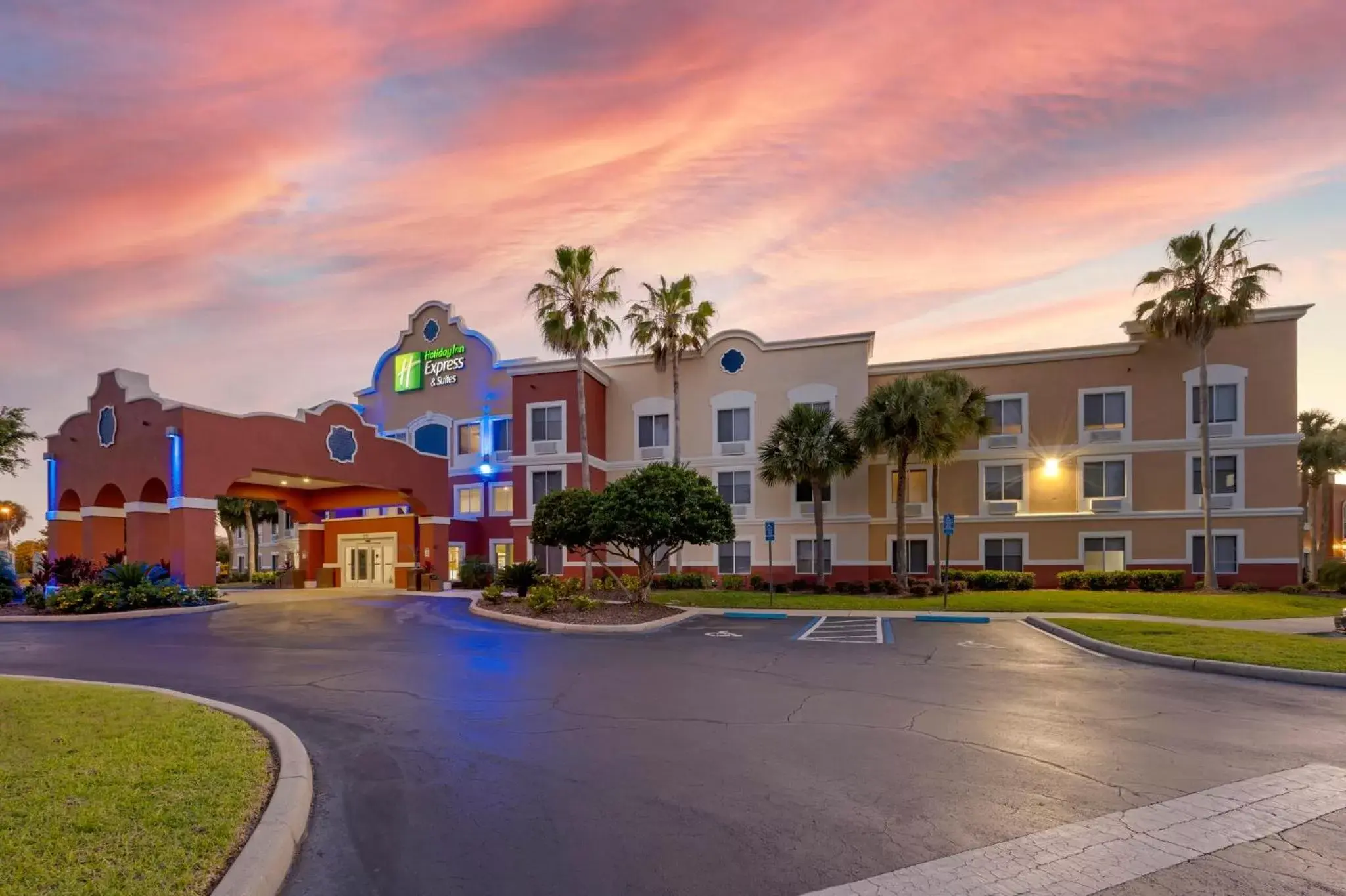 Property Building in Holiday Inn Express Hotel & Suites - The Villages, an IHG Hotel