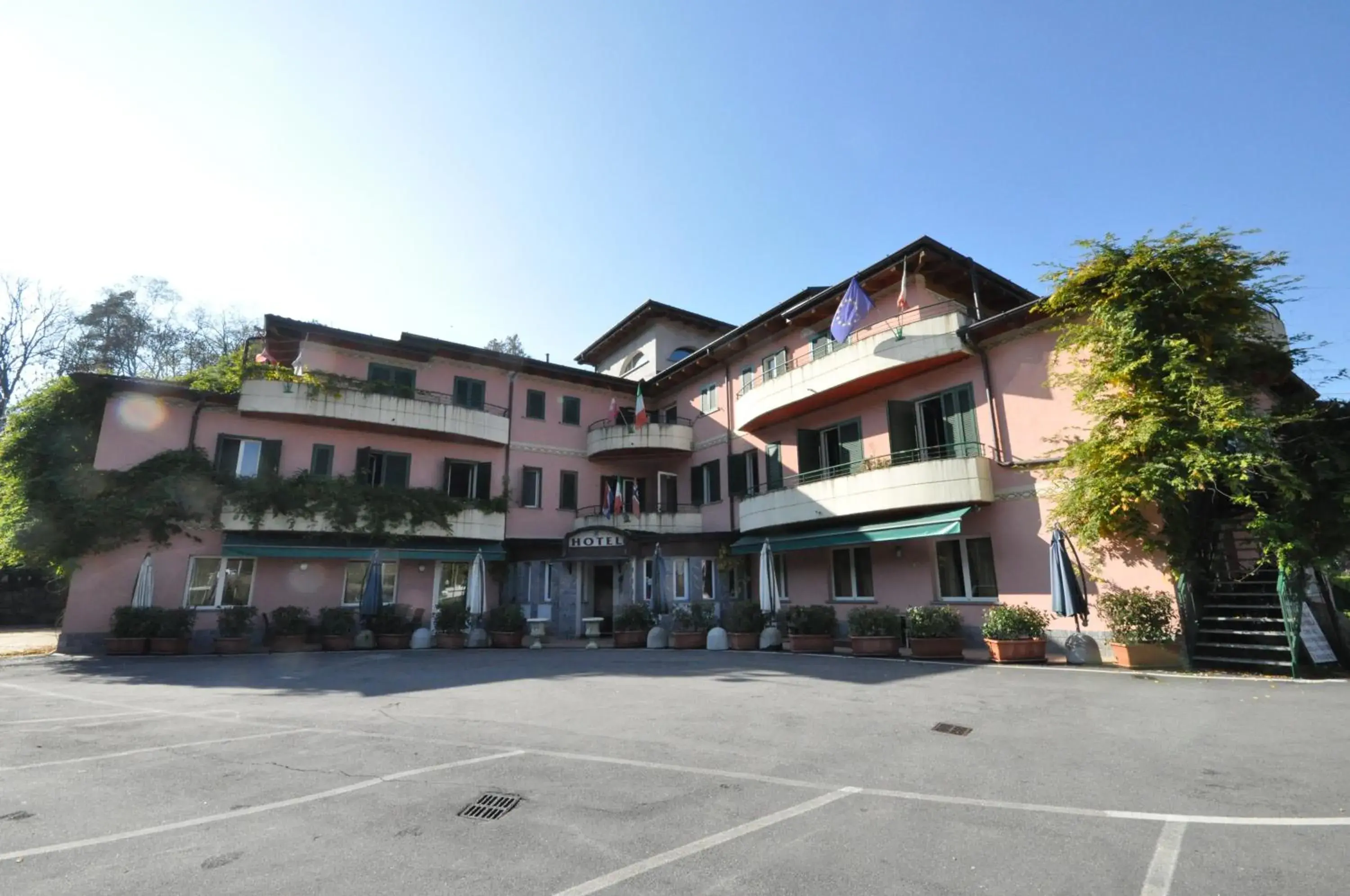 Facade/entrance, Property Building in Impero Hotel Varese Beauty & Spa