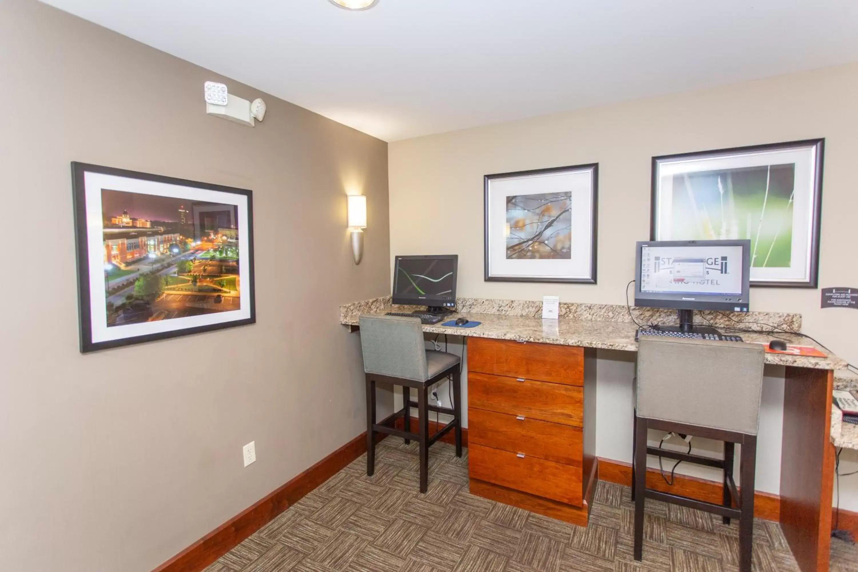 Business facilities, TV/Entertainment Center in Staybridge Suites Bowling Green, an IHG Hotel