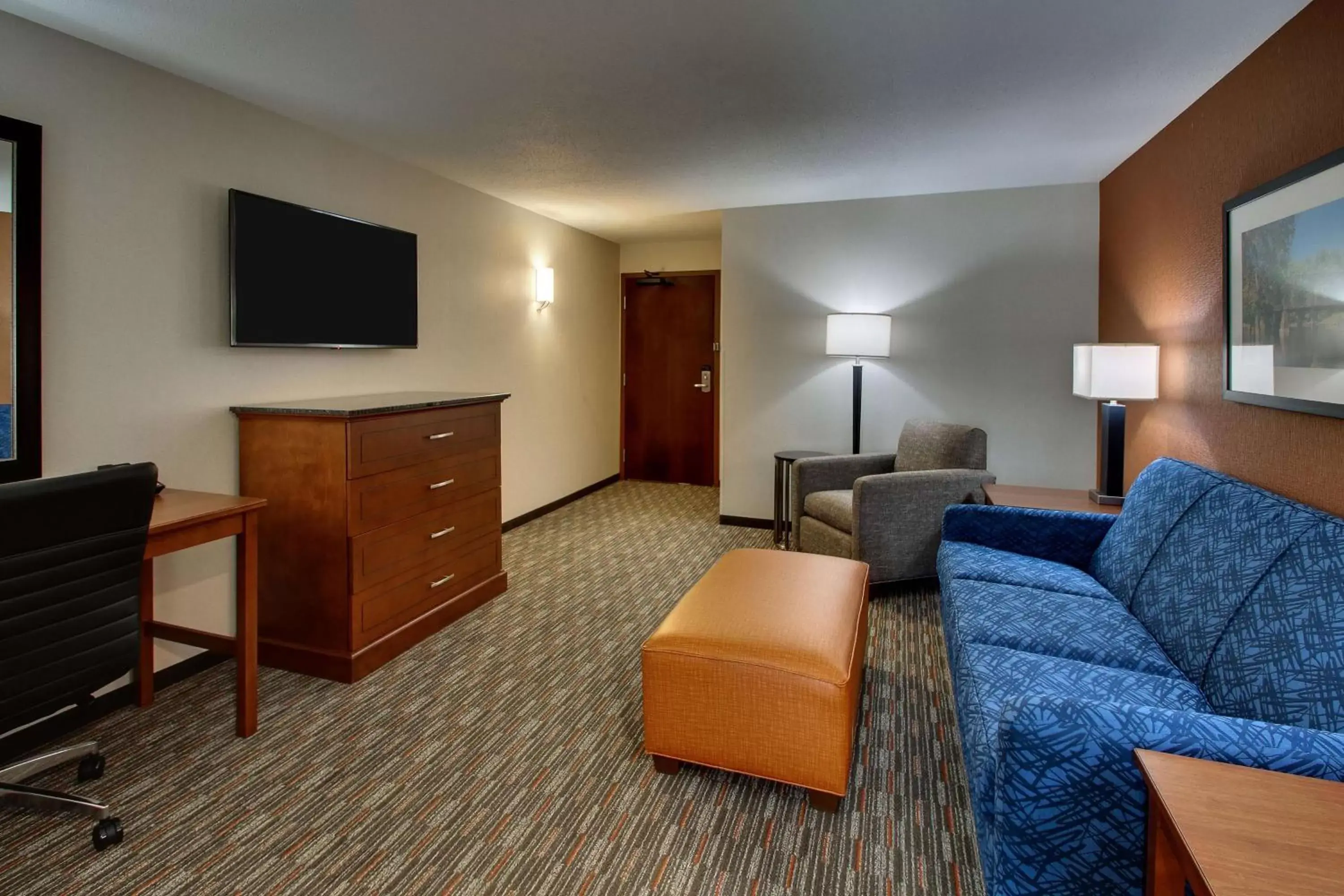 Photo of the whole room, TV/Entertainment Center in Drury Inn & Suites Iowa City Coralville