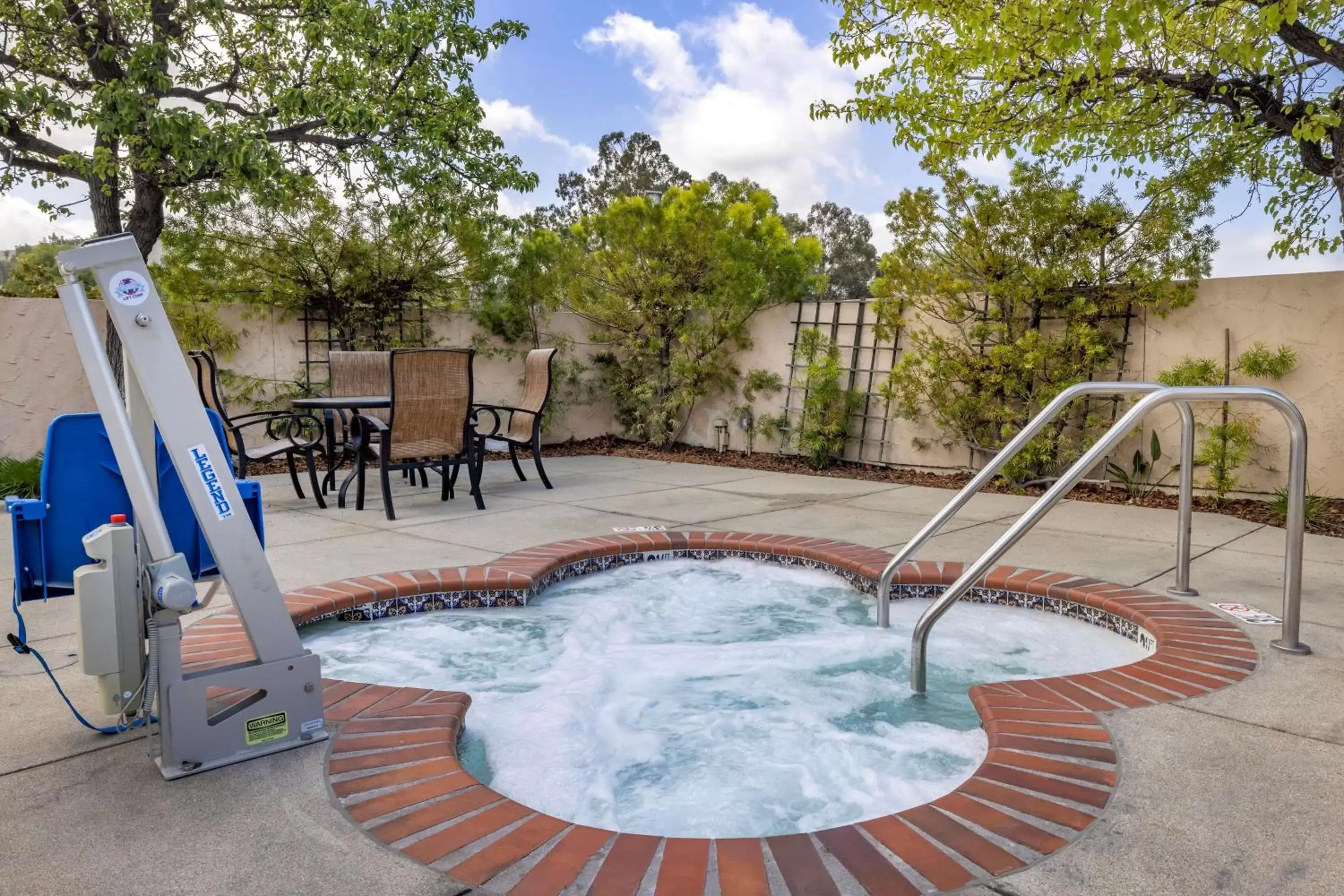 Pool view, Swimming Pool in Best Western Plus Thousand Oaks Inn