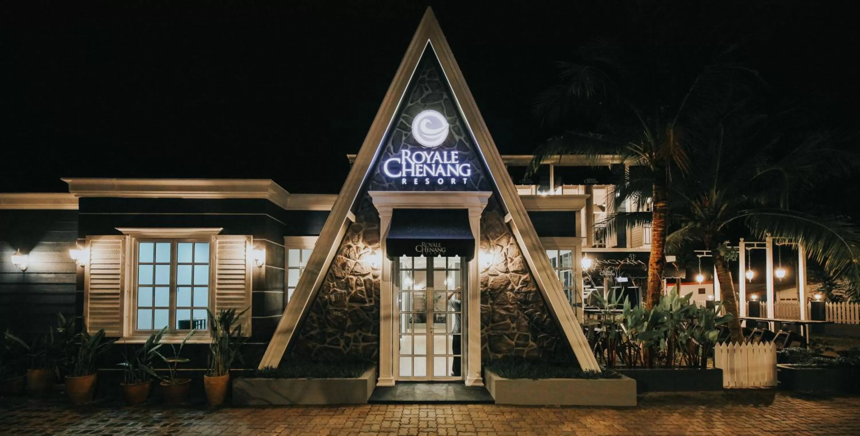 Facade/entrance in Royale Chenang Resort