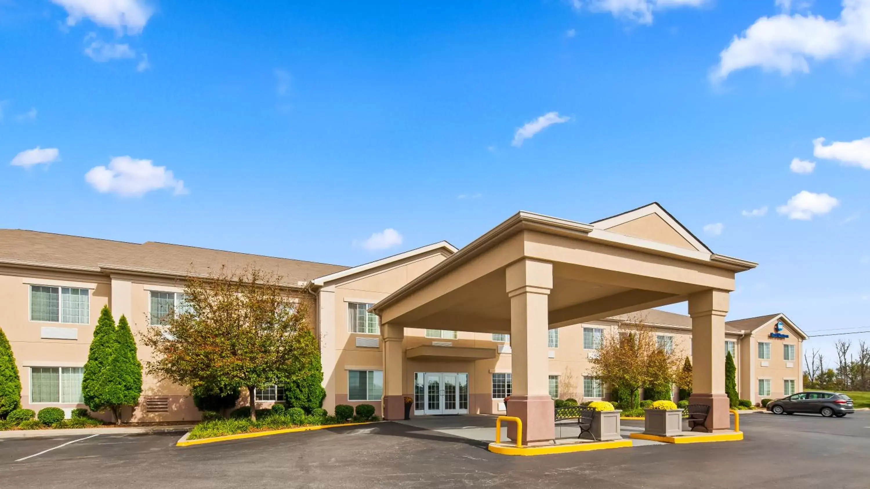 Facade/entrance, Property Building in Best Western Lawrenceburg Inn