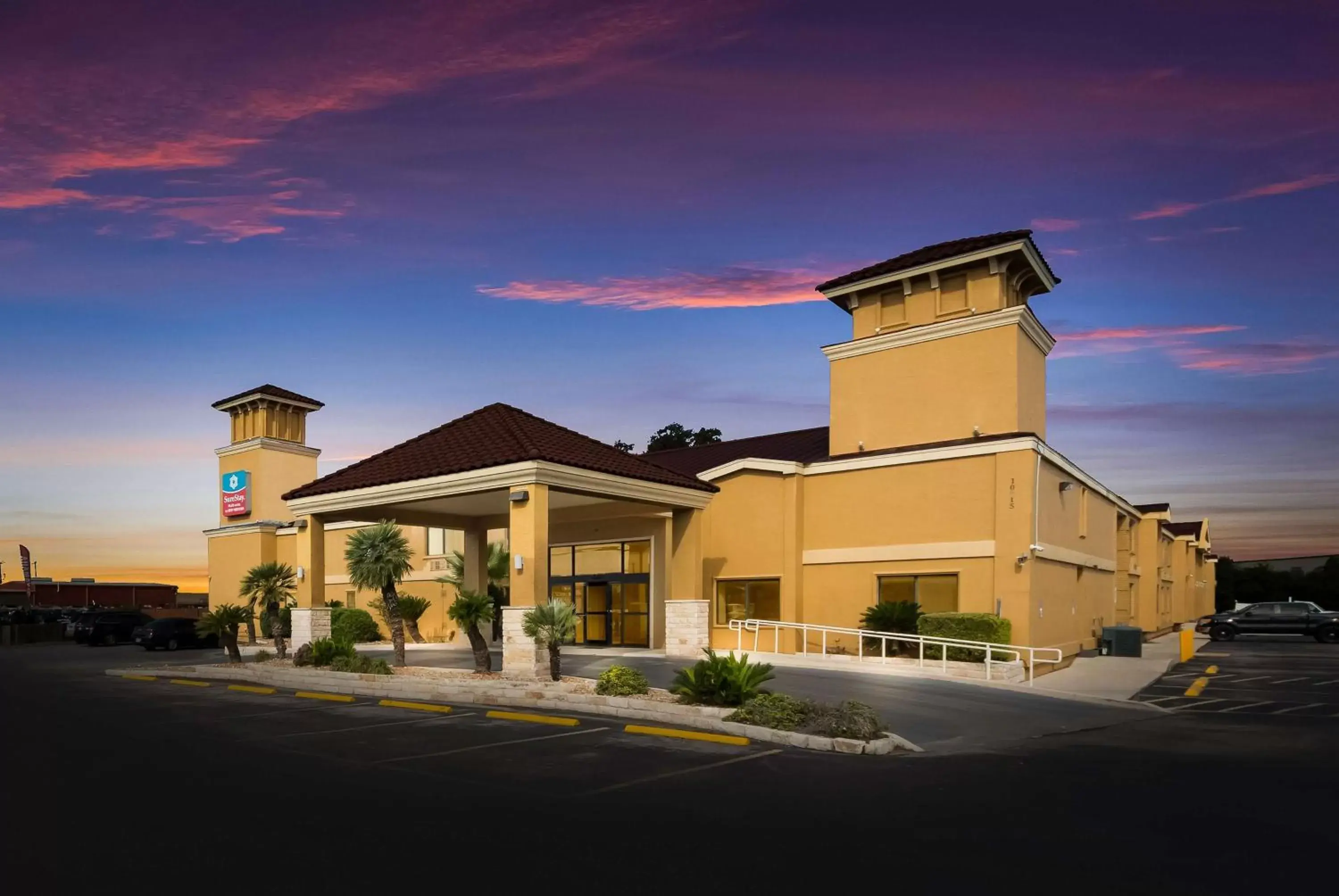 Property Building in SureStay Plus Hotel by Best Western San Antonio North