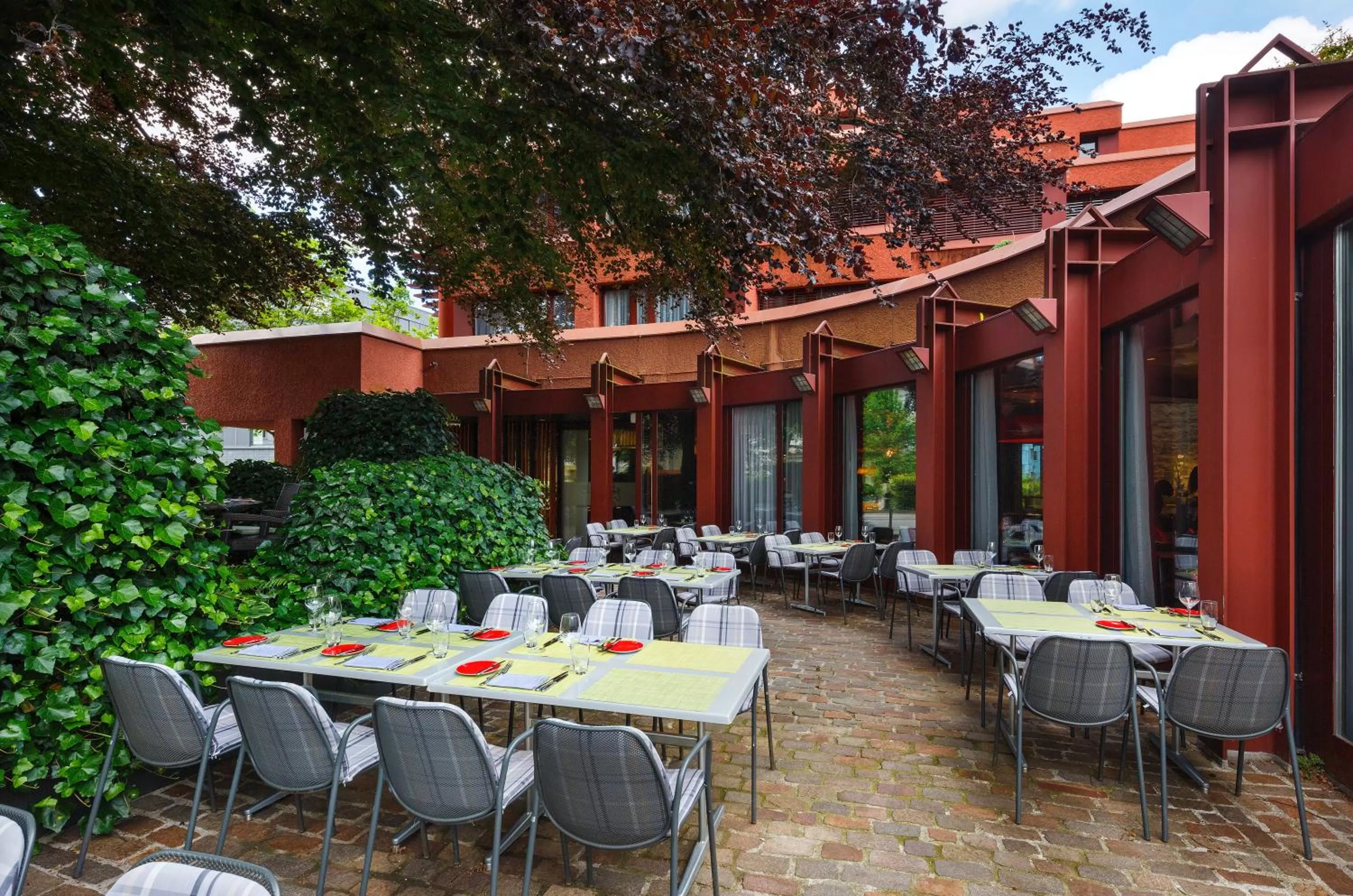 Restaurant/places to eat in Ramada by Wyndham Baden Hotel du Parc