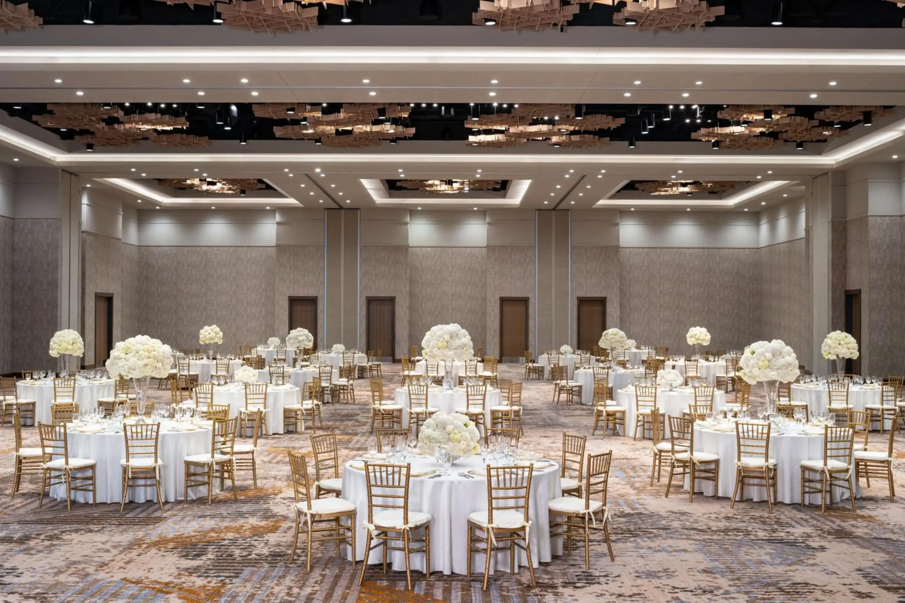 Meeting/conference room, Restaurant/Places to Eat in Delta Hotels by Marriott Wichita Falls Convention Center