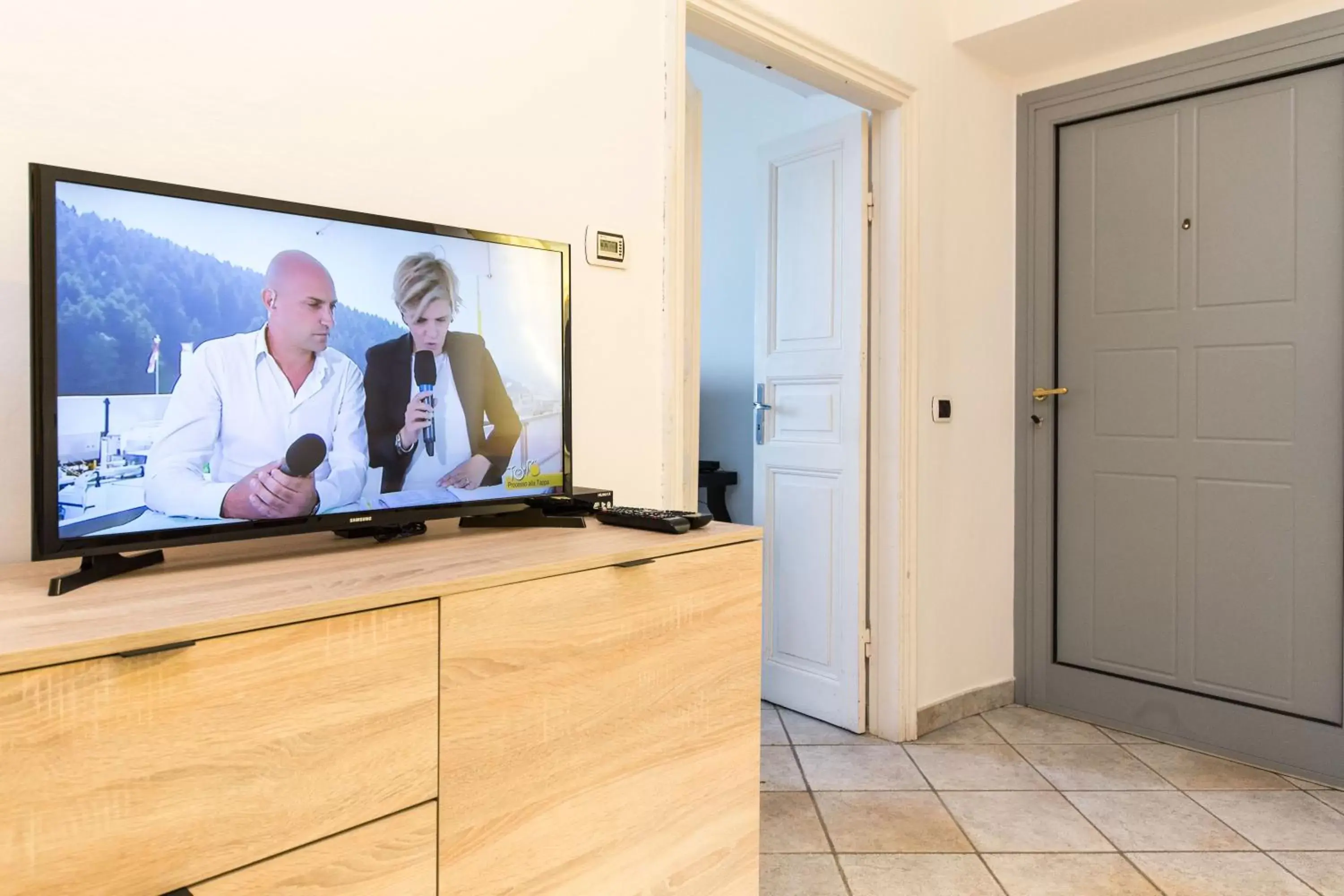 Dining area, TV/Entertainment Center in 88 Miglia