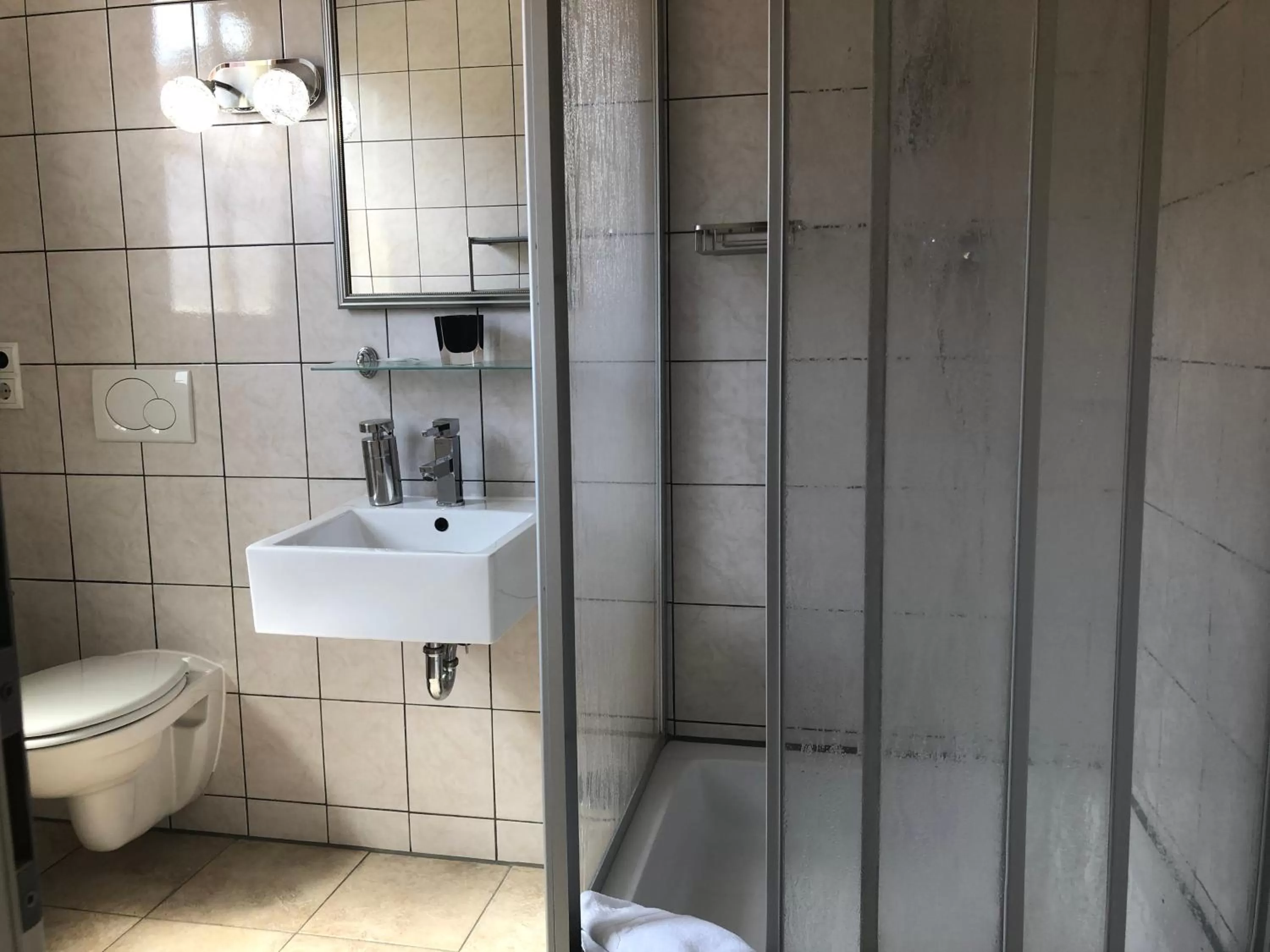 Bathroom in Hotel Zum Kastanienbaum