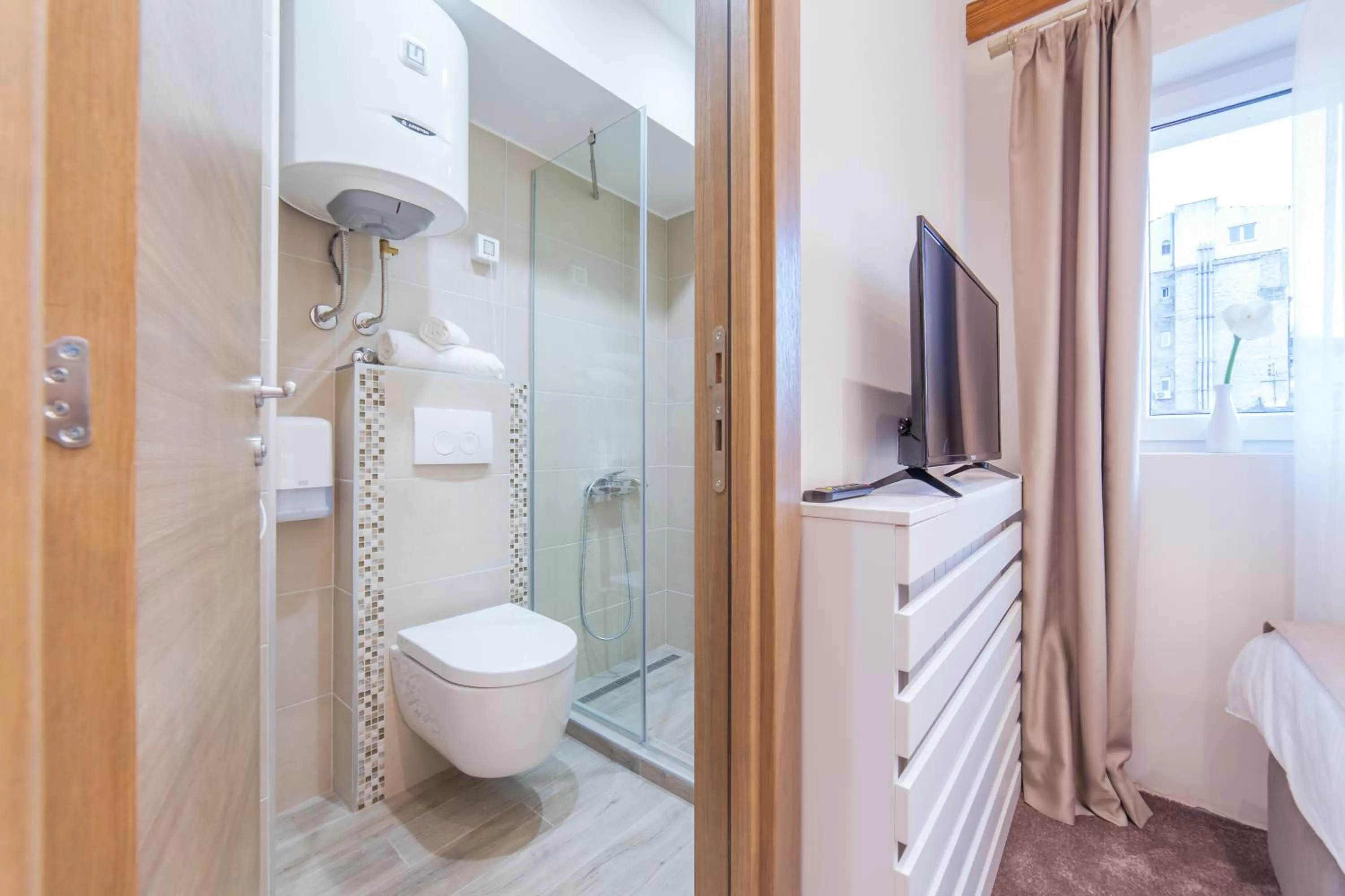 Shower in M House Belgrade Residence