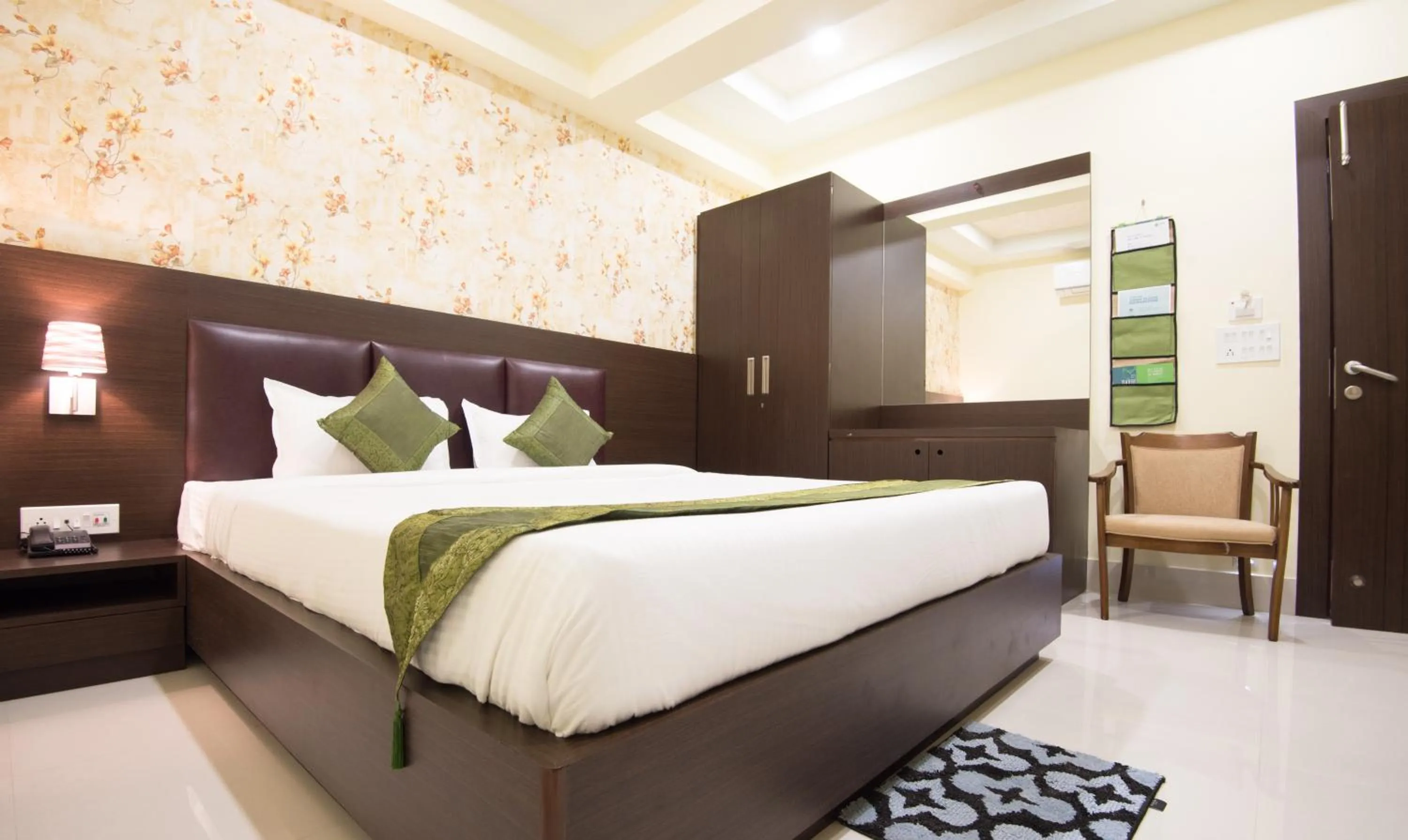 Bed in Treebo King'S Court Chandrasekharpur