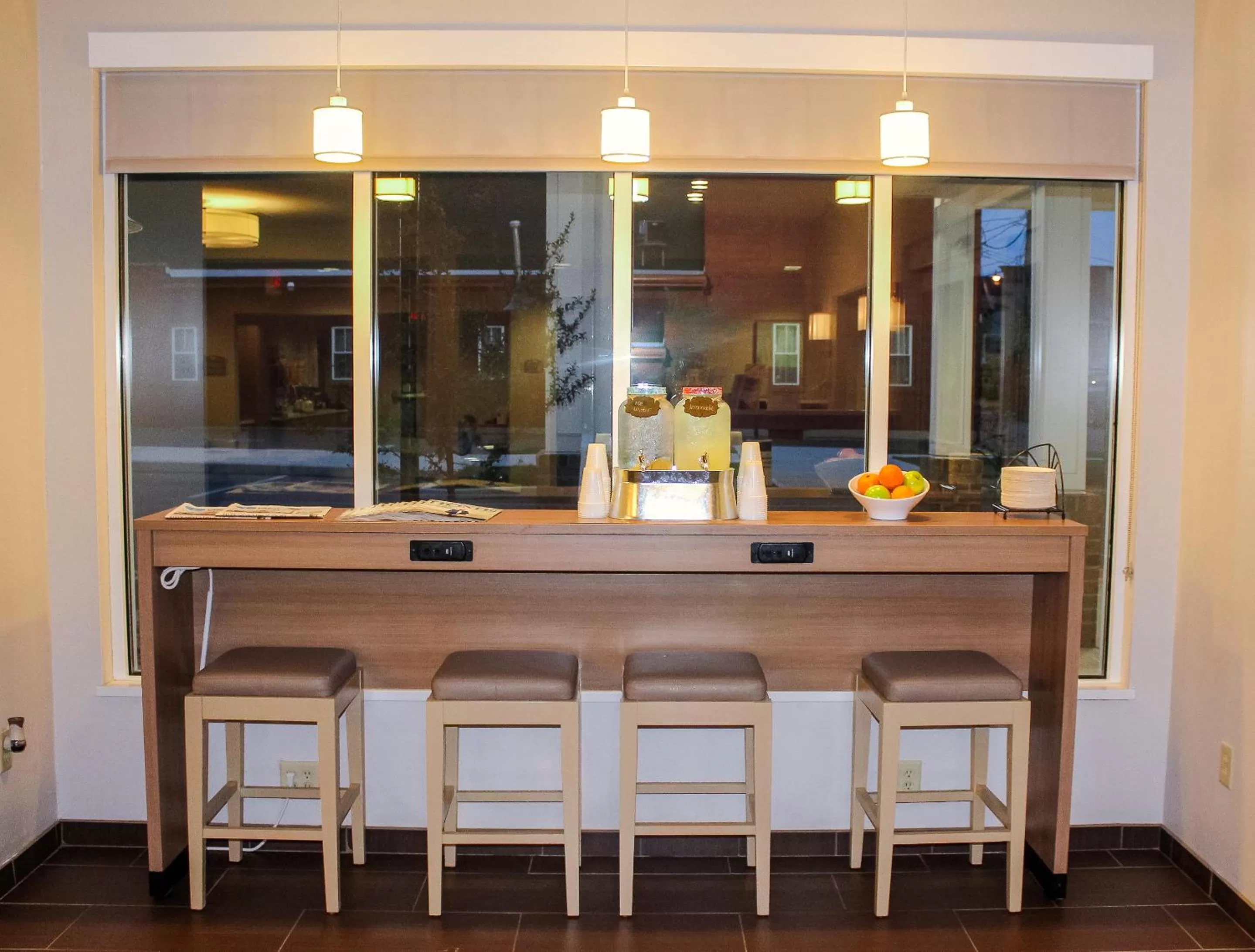 Communal lounge/ TV room in Microtel Inn & Suites by Wyndham - Penn Yan