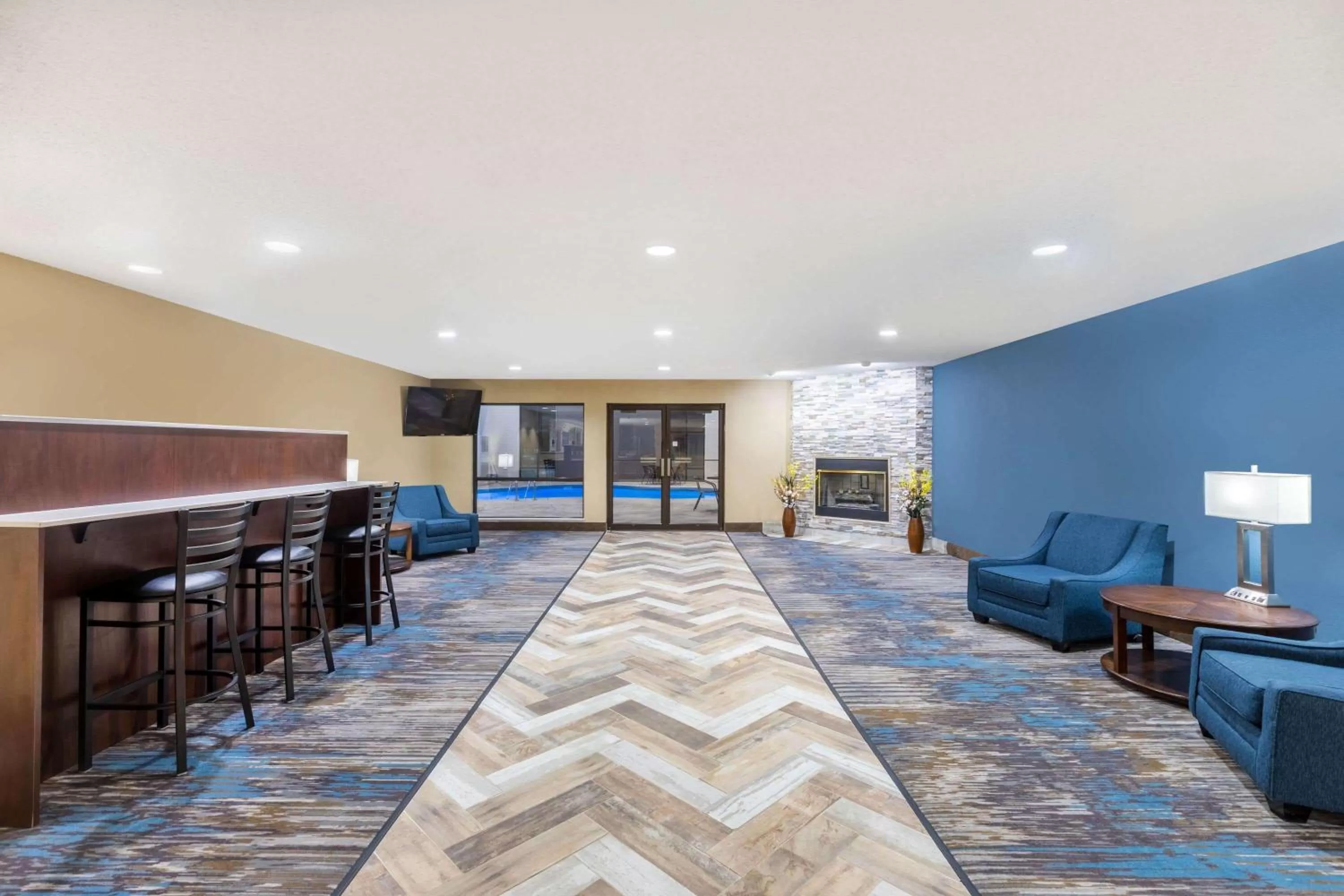 Lobby or reception in AmericInn by Wyndham Prairie du Chien