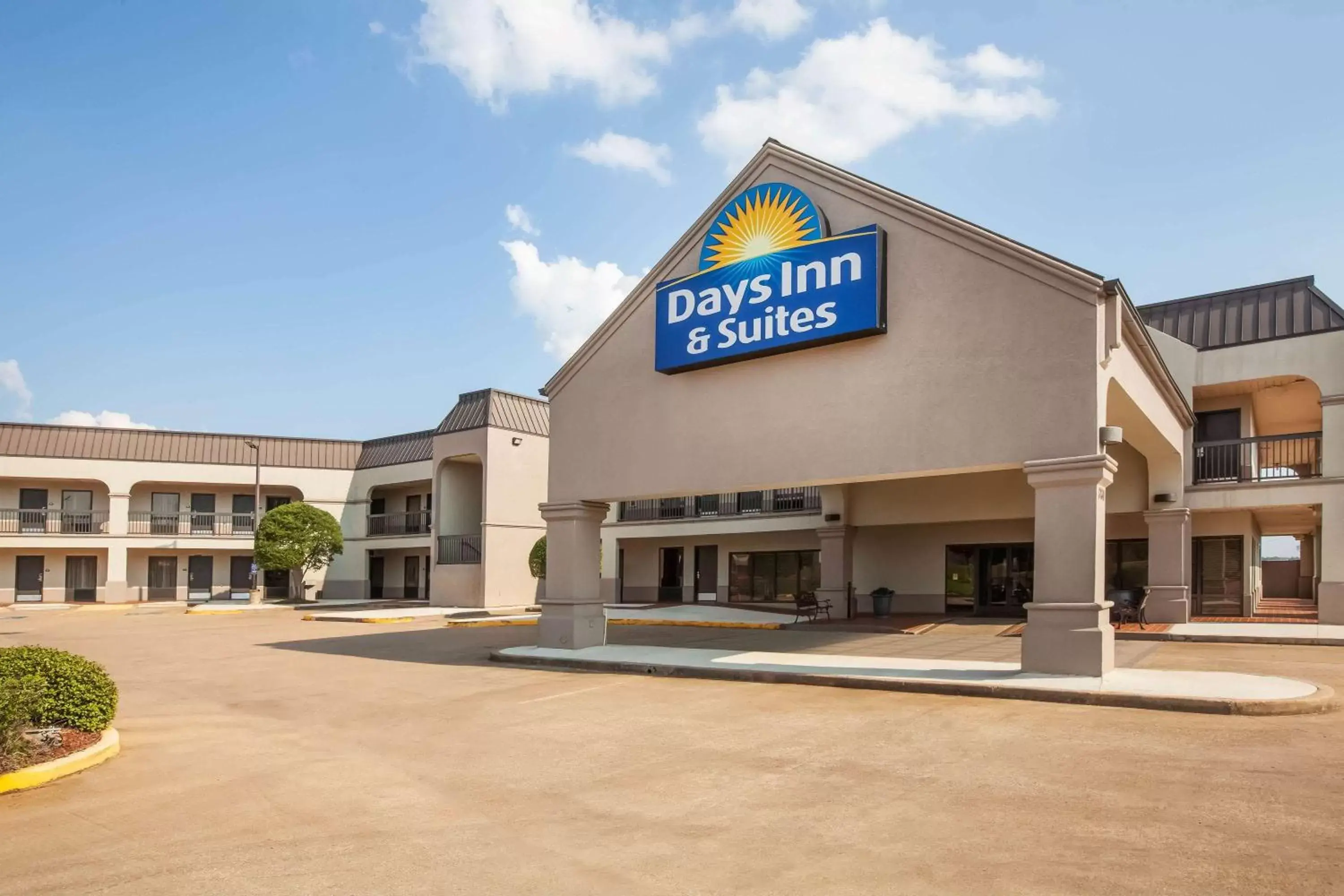 Property building in Days Inn & Suites by Wyndham Tyler