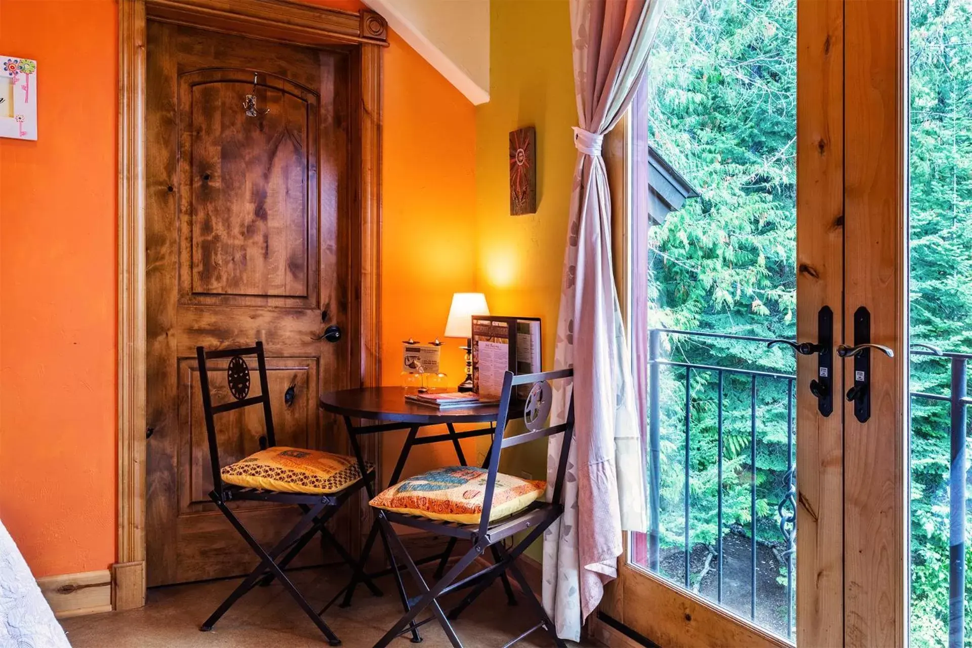 Seating Area in Talus Rock Retreat