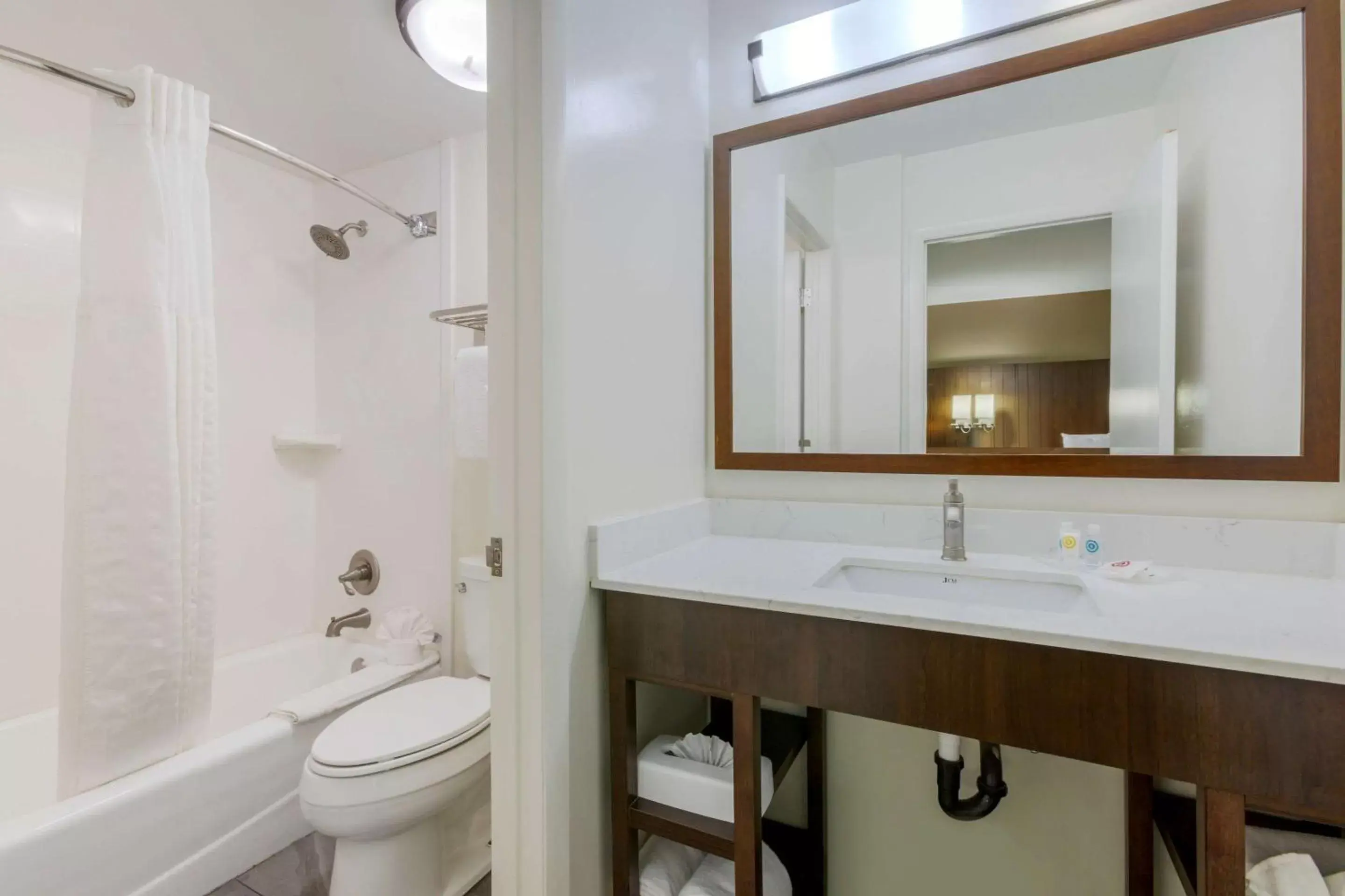 Bedroom, Bathroom in Comfort Suites At Sabino Canyon