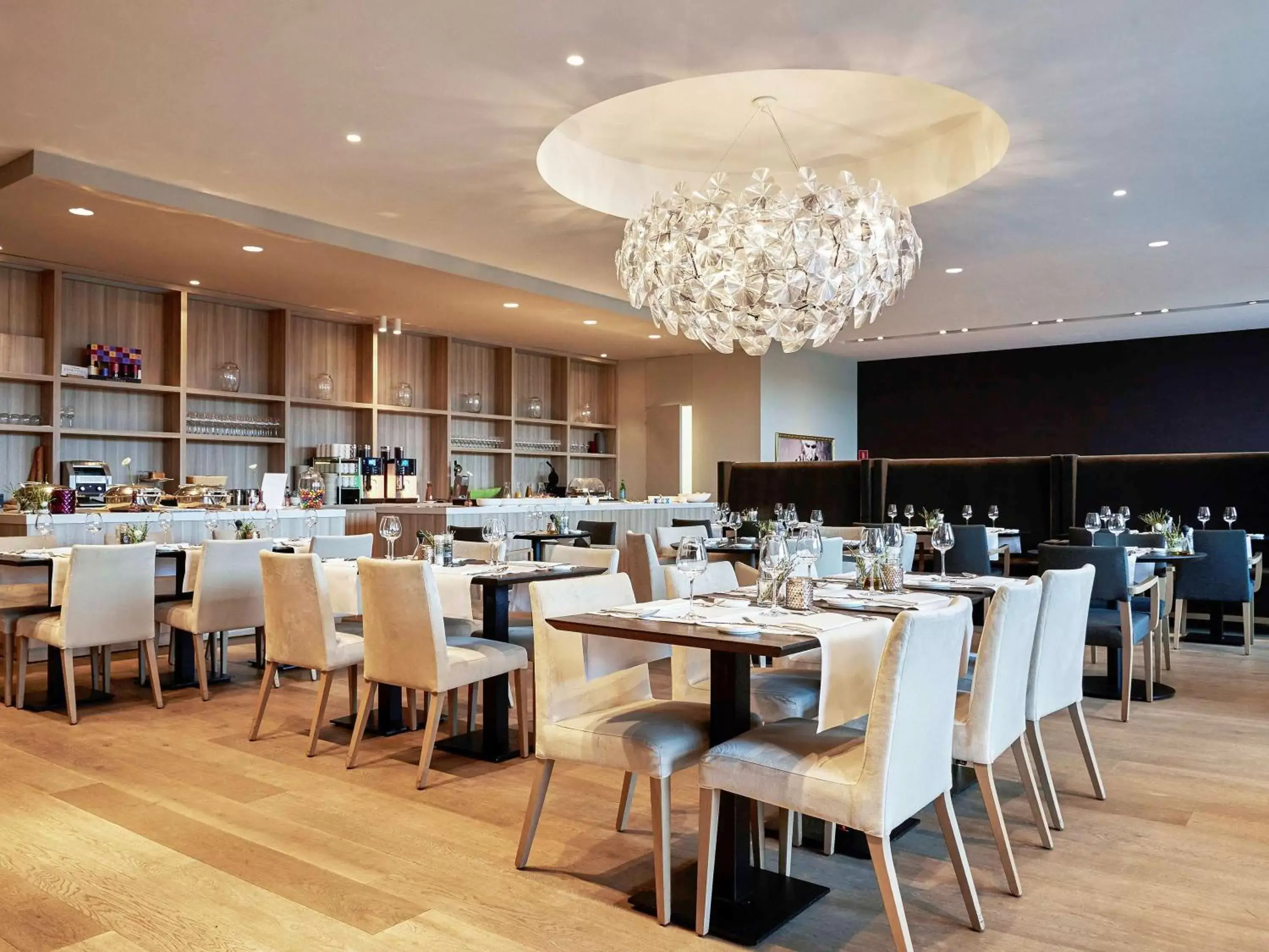 Restaurant/Places to Eat in Mercure Roeselare