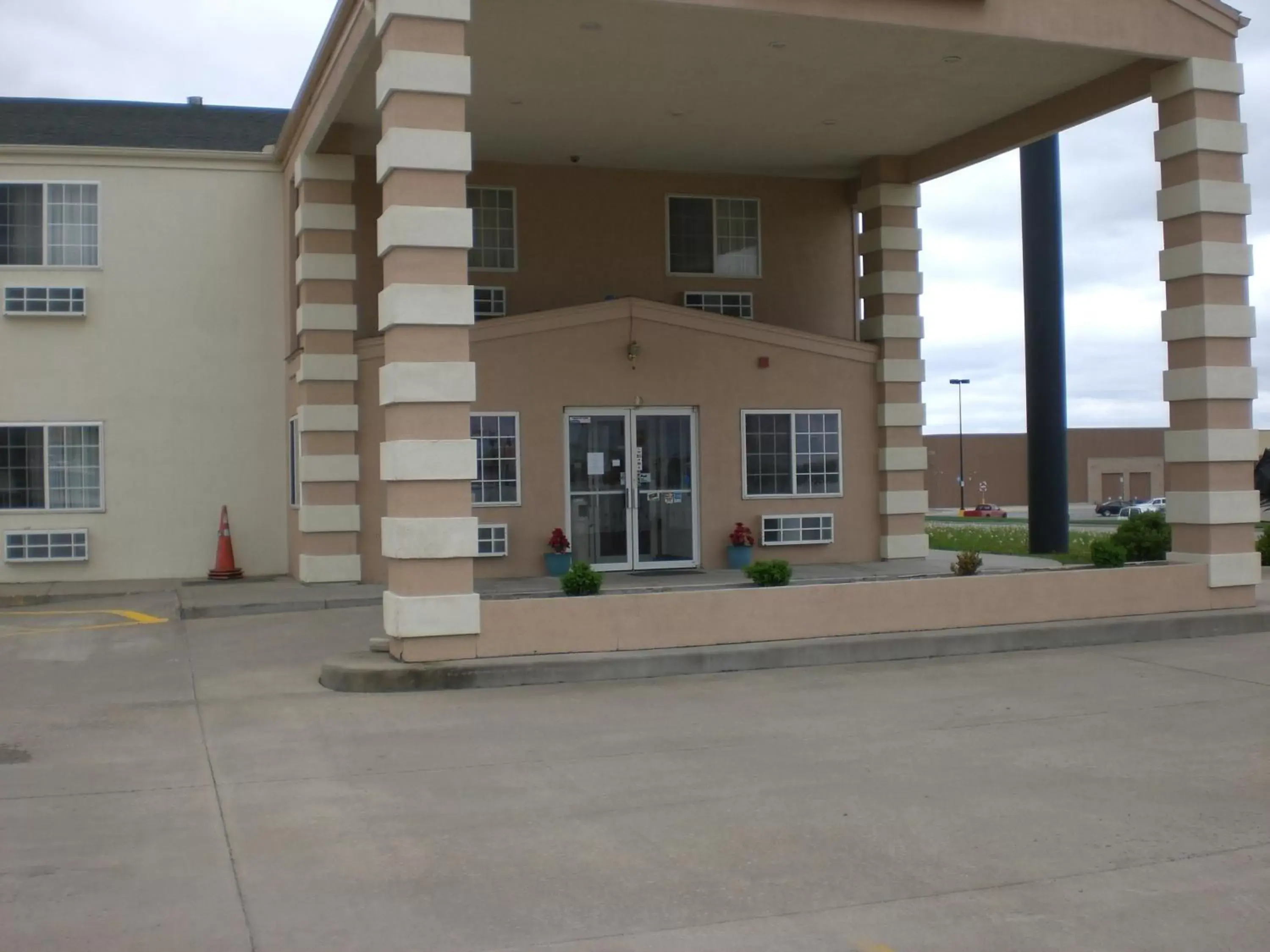 Facade/entrance in Days Inn by Wyndham Butler Facade/entrance in Days Inn by Wyndham Butler