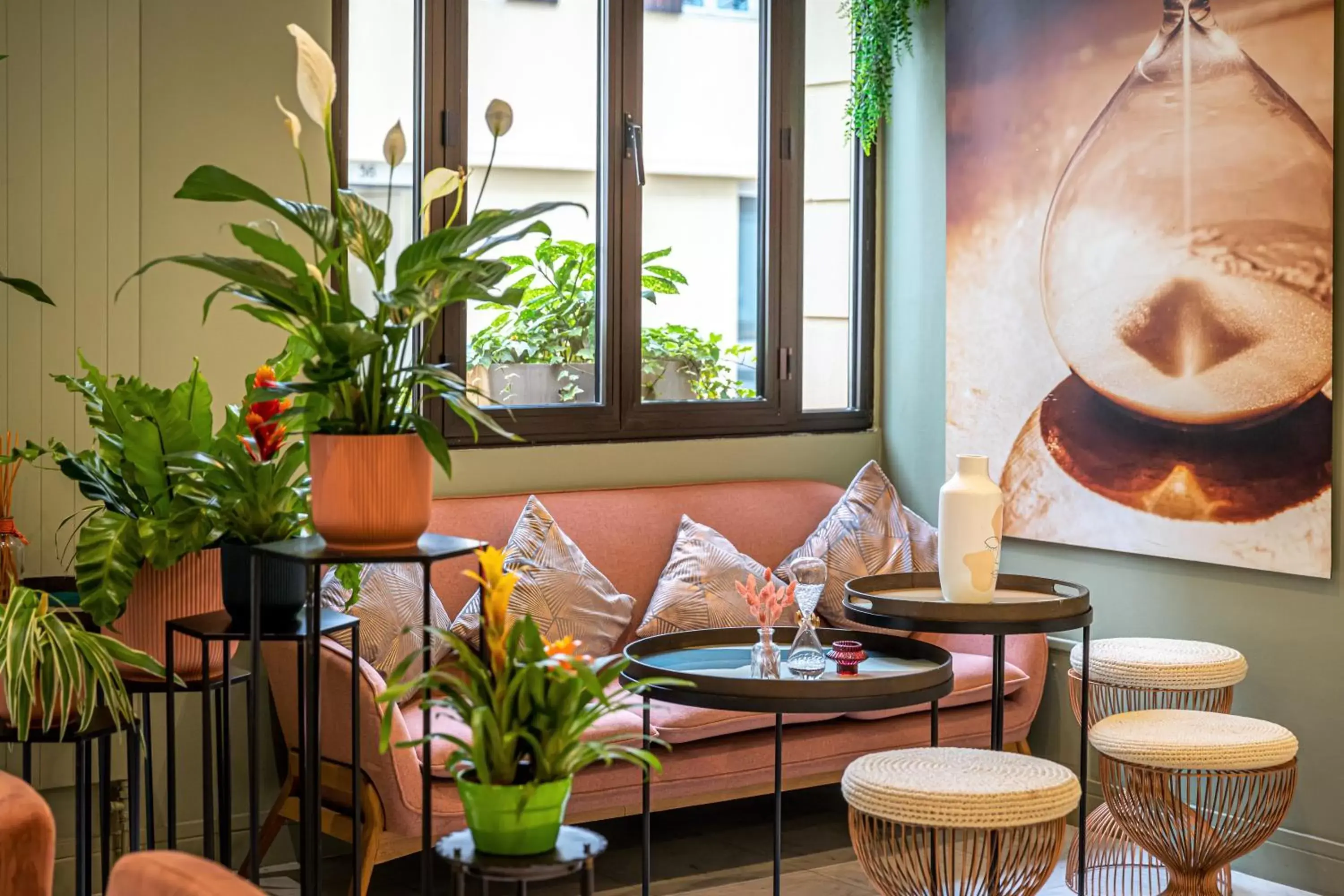 Lobby or reception in Hotel Ariane Montparnasse by Patrick Hayat