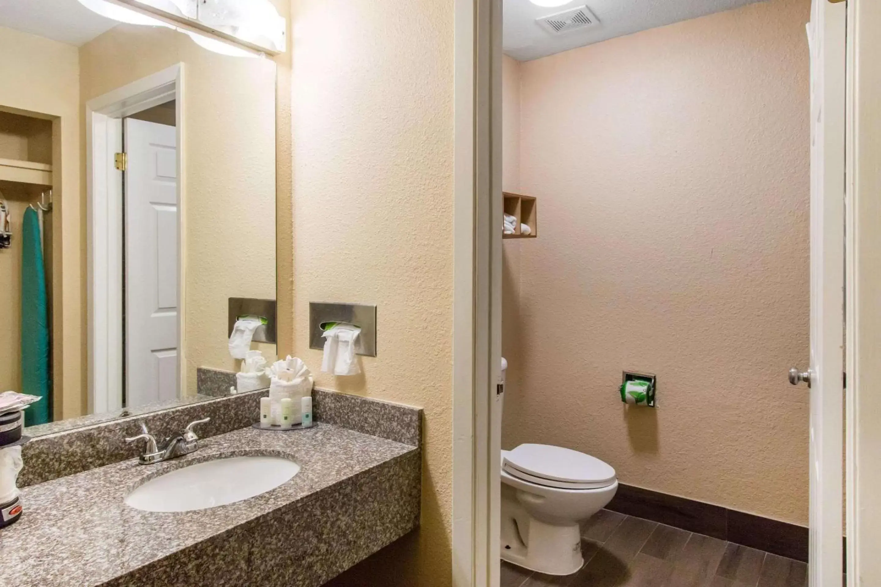 Bathroom in Quality Inn & Suites I-35 near AT&T Center