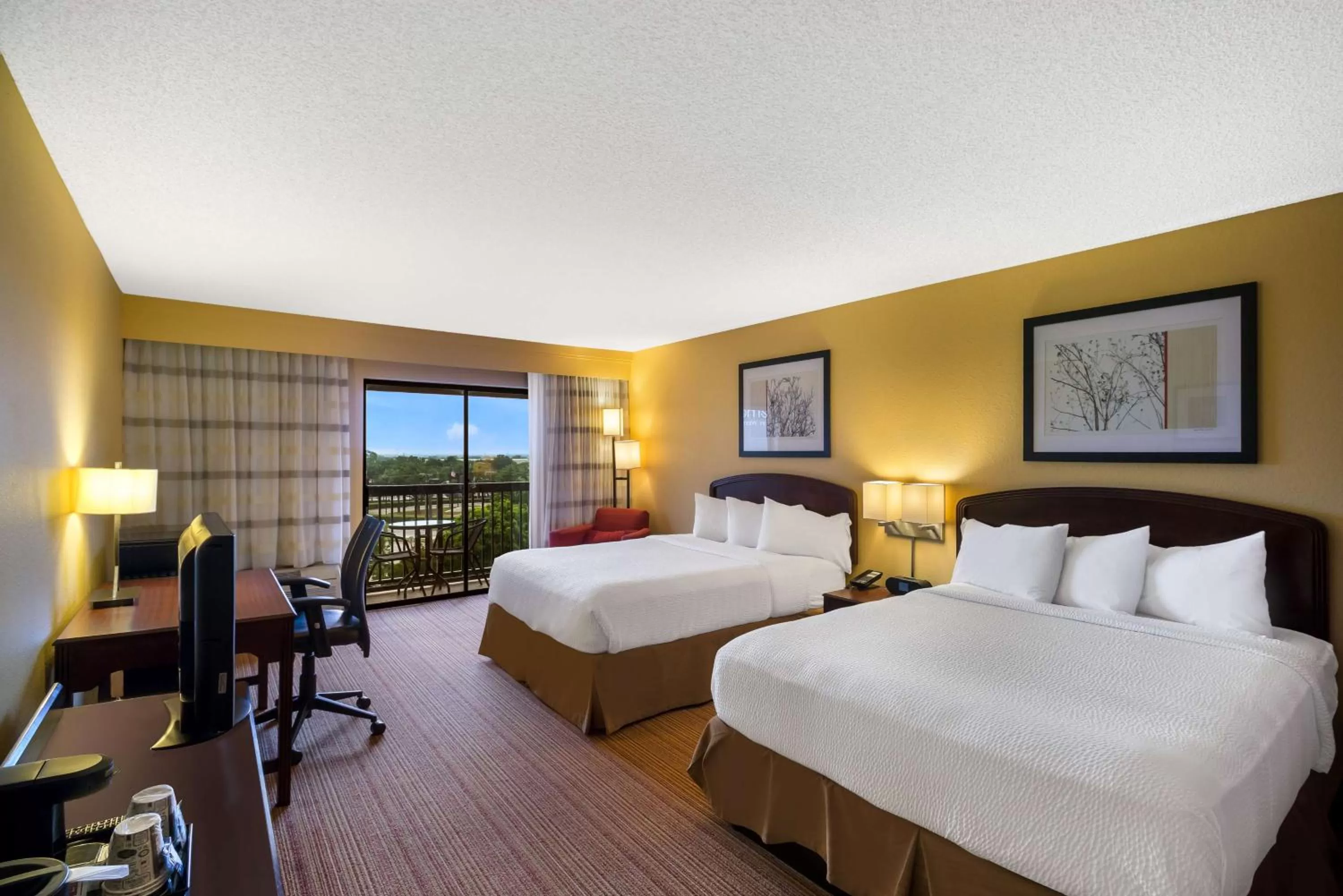 Queen Room with Balcony in Sonesta Select Dallas Richardson