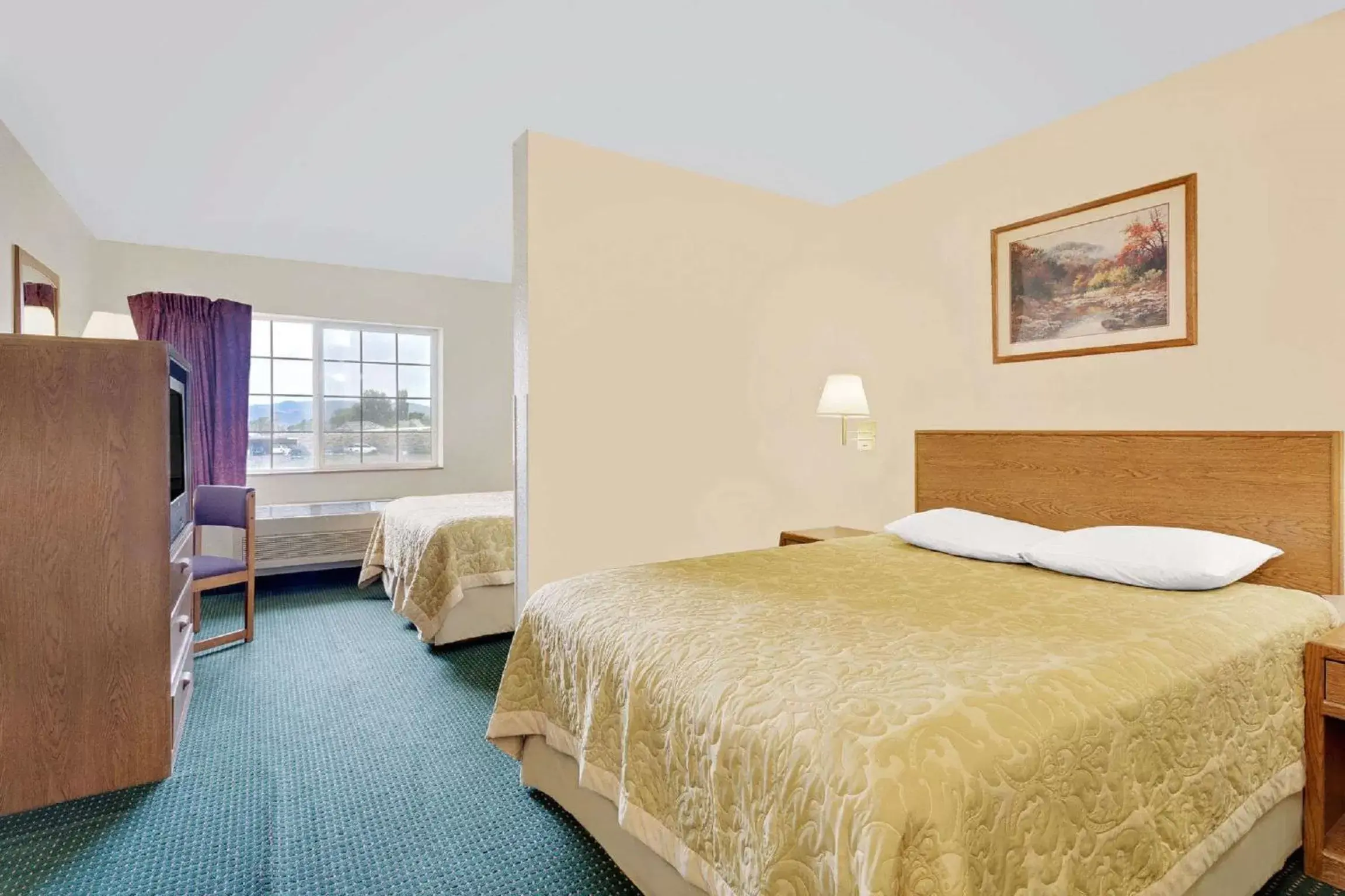 Bedroom, Bed in Super 8 by Wyndham Battle Mountain