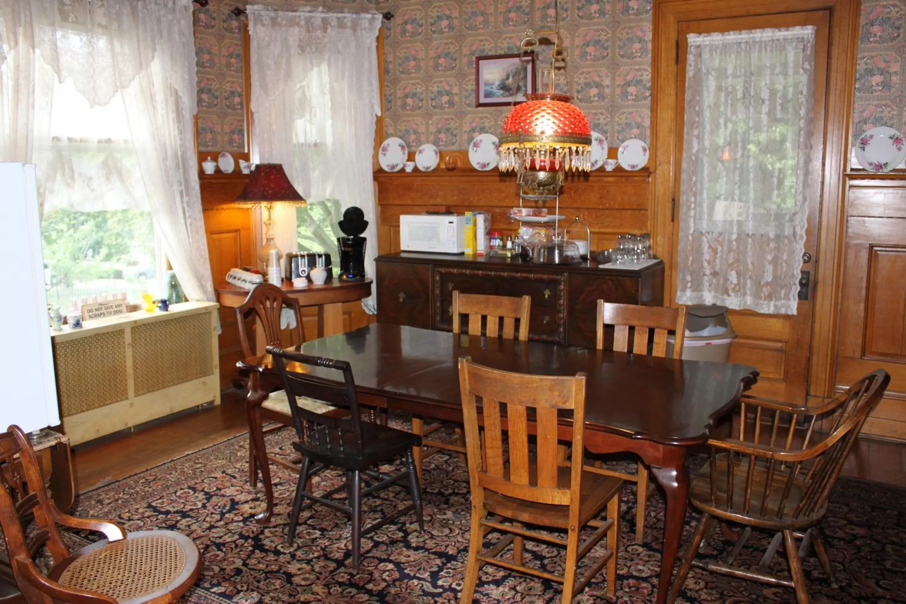 Dining area in Victorian Charm Inn