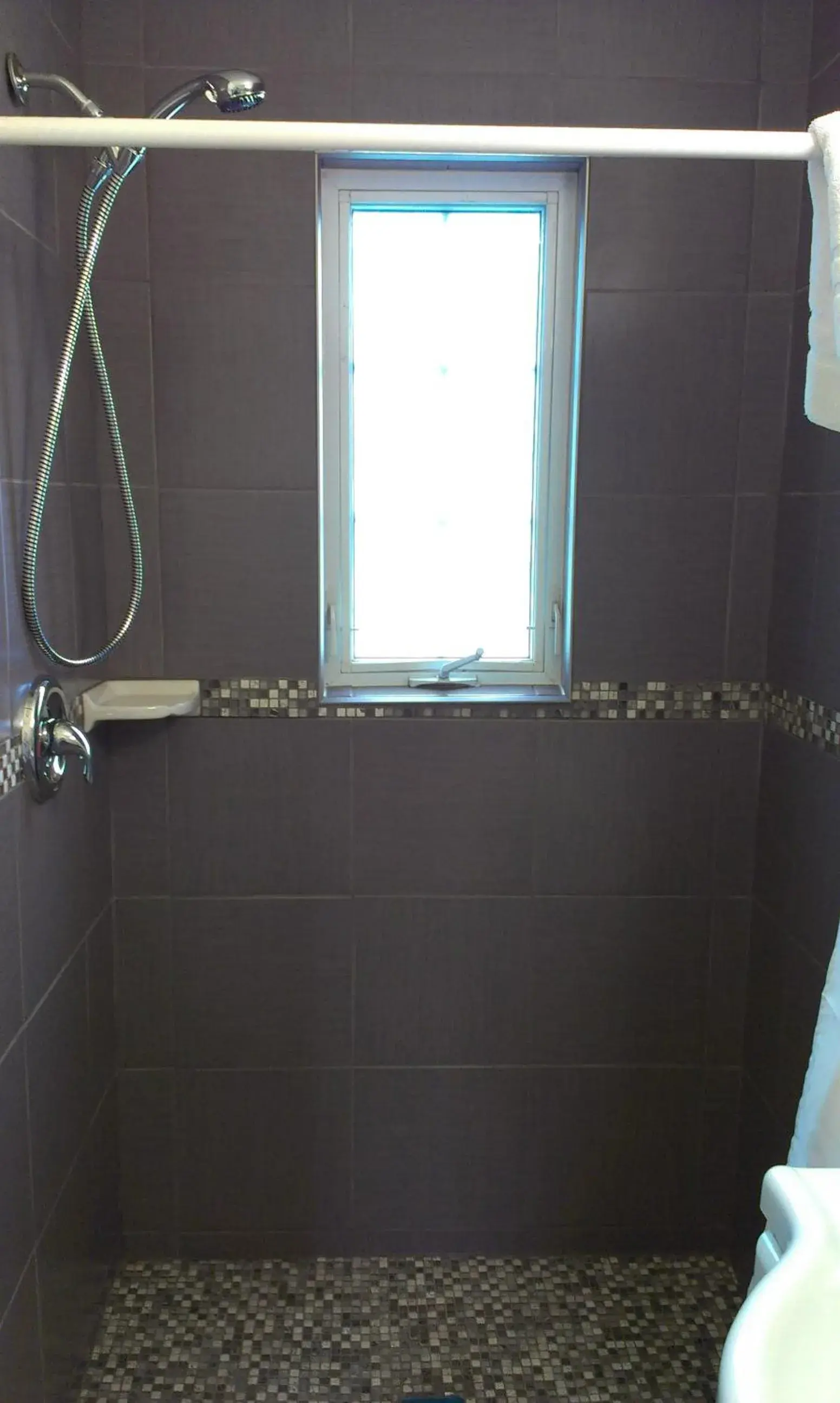 Shower, Bathroom in North Bay Inn