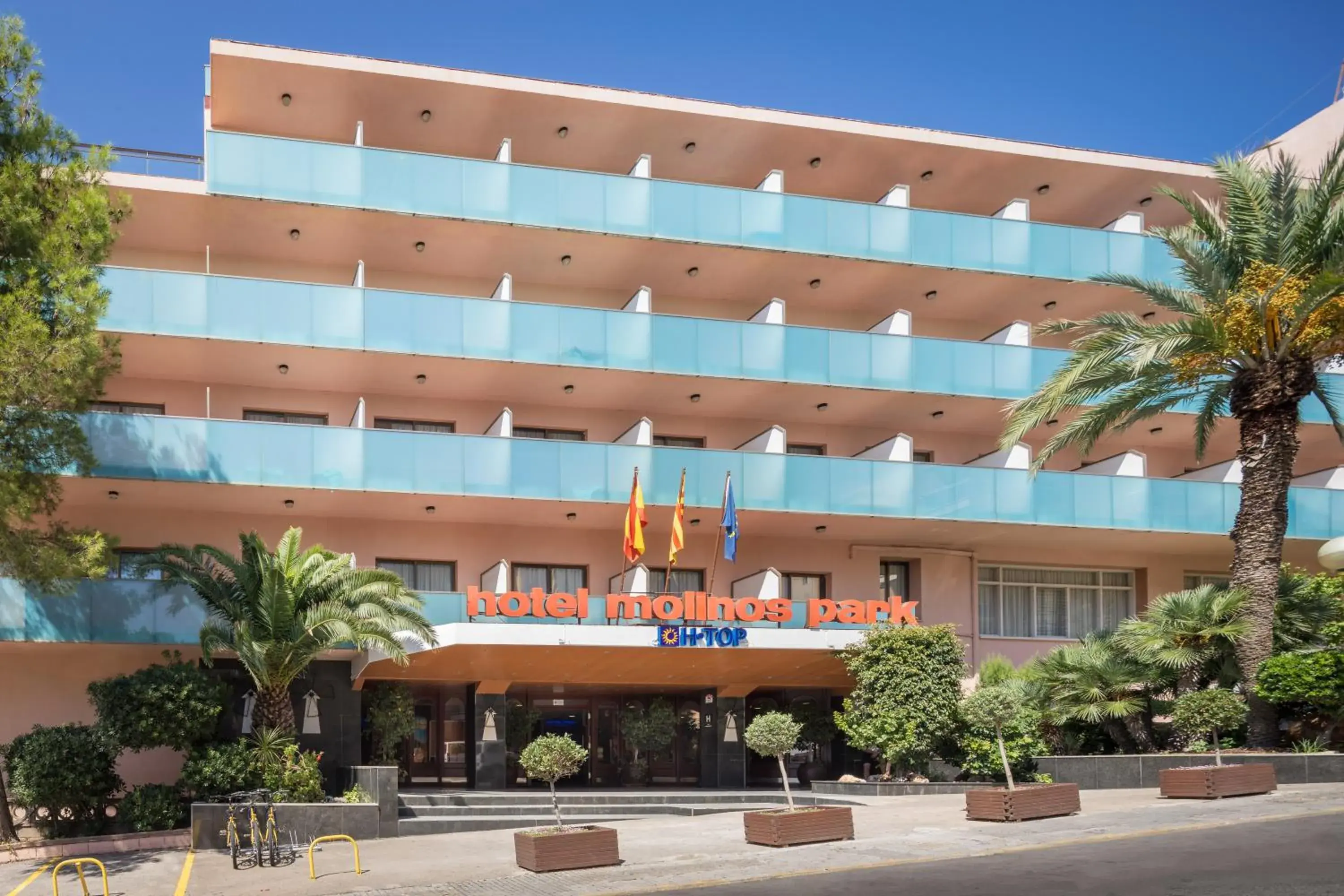 Facade/entrance, Property Building in htop Molinos Park